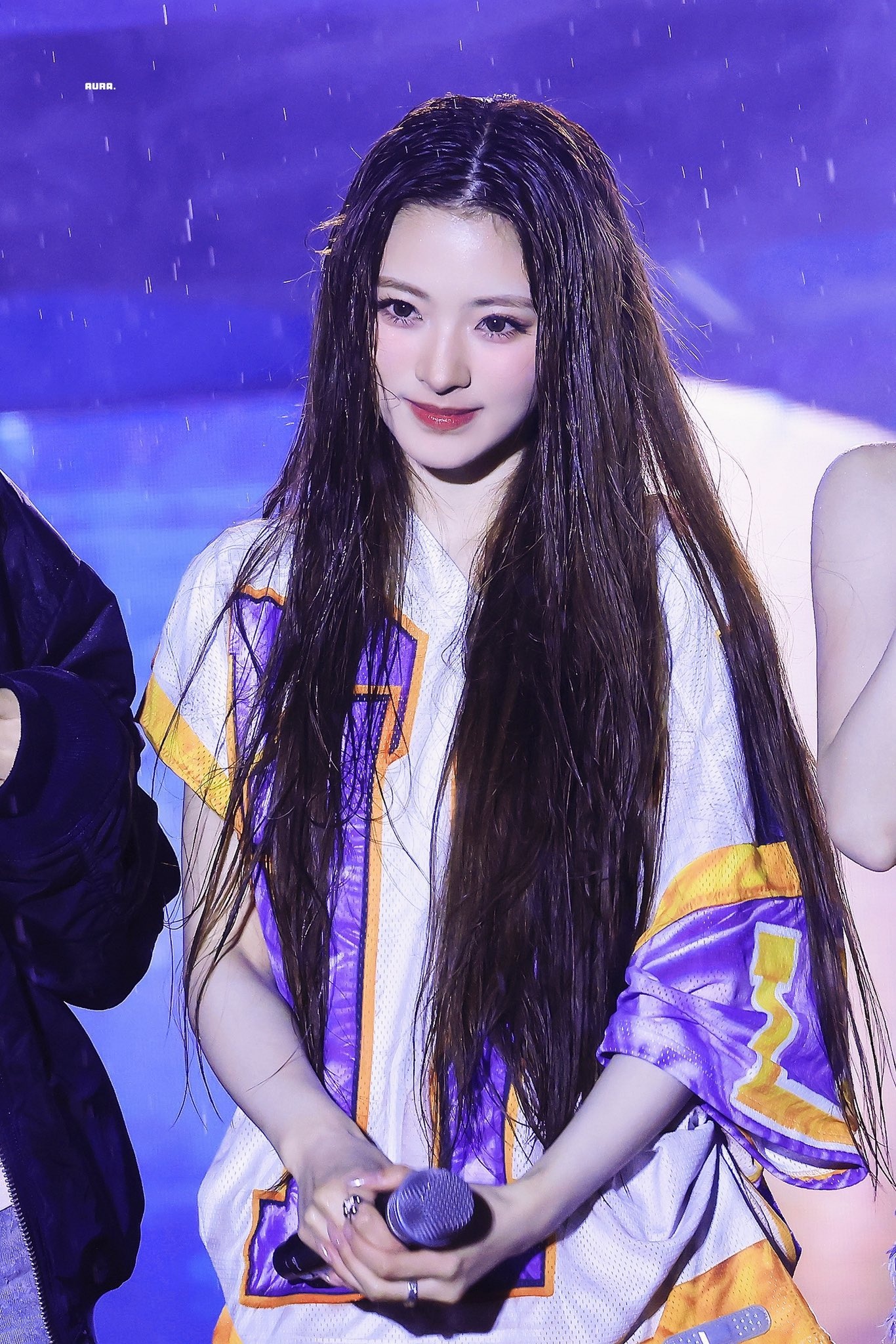 Mỹ nh&acirc;n đẹp nhất Kpop thế hệ mới giả vờ nổi tiếng, "&ecirc; chề" ở trời T&acirc;y?- Ảnh 10.