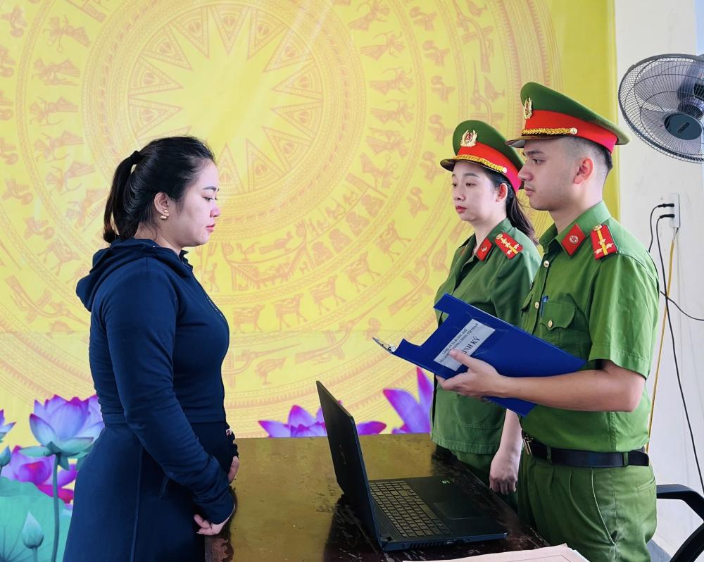 Bắt L&ecirc; Thị Oanh, cấm đi khỏi nơi cư tr&uacute; với Phan Th&ugrave;y Giang