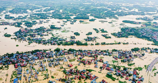 Dồn quân, ứng cứu thông tin xuyên đêm tại Thái Nguyên trong lũ lịch sử: Xuồng, drone, điện thoại vệ tinh
