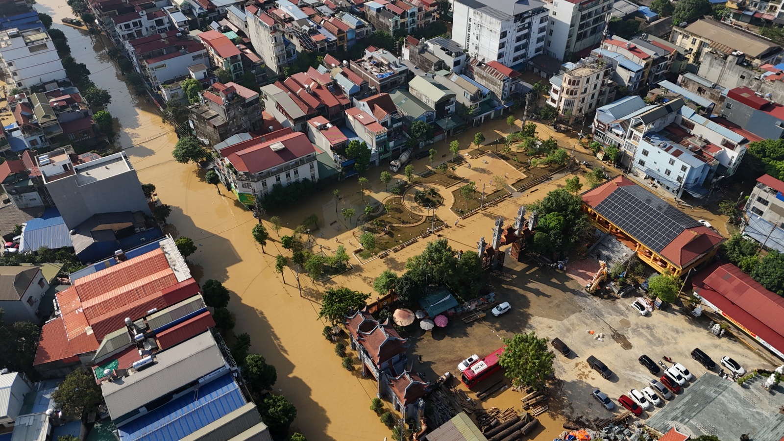 Cảnh tượng khó tin ở Trung tâm Thái Nguyên ngày 9/10- Ảnh 7.
