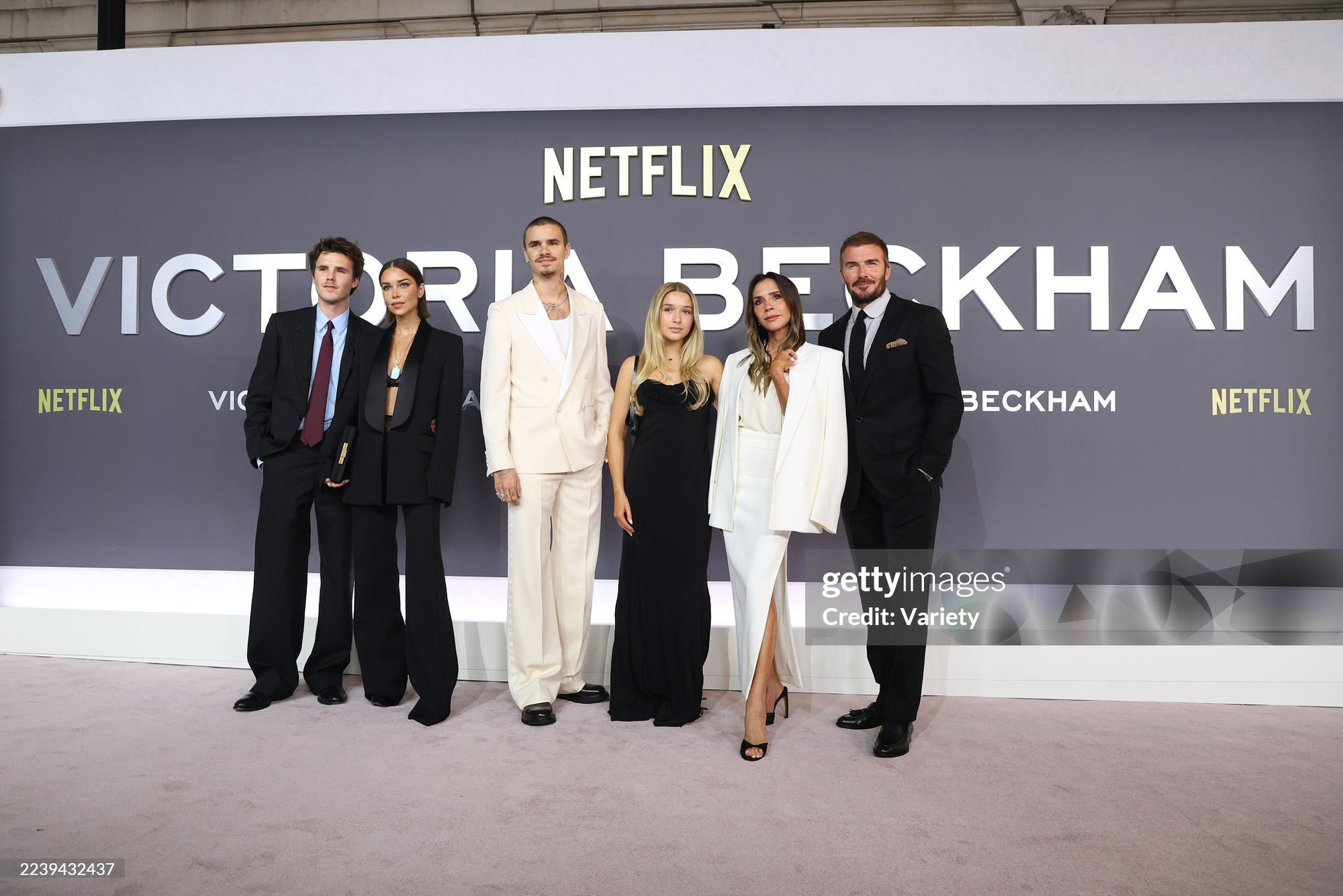 Tiểu thư Harper Beckham chiếm trọn spotlight ở buổi ra mắt phim của mẹ - Victoria, Tiểu thư Harper Beckham chiếm trọn spotlight ở buổi ra mắt phim của mẹ - Victoria,