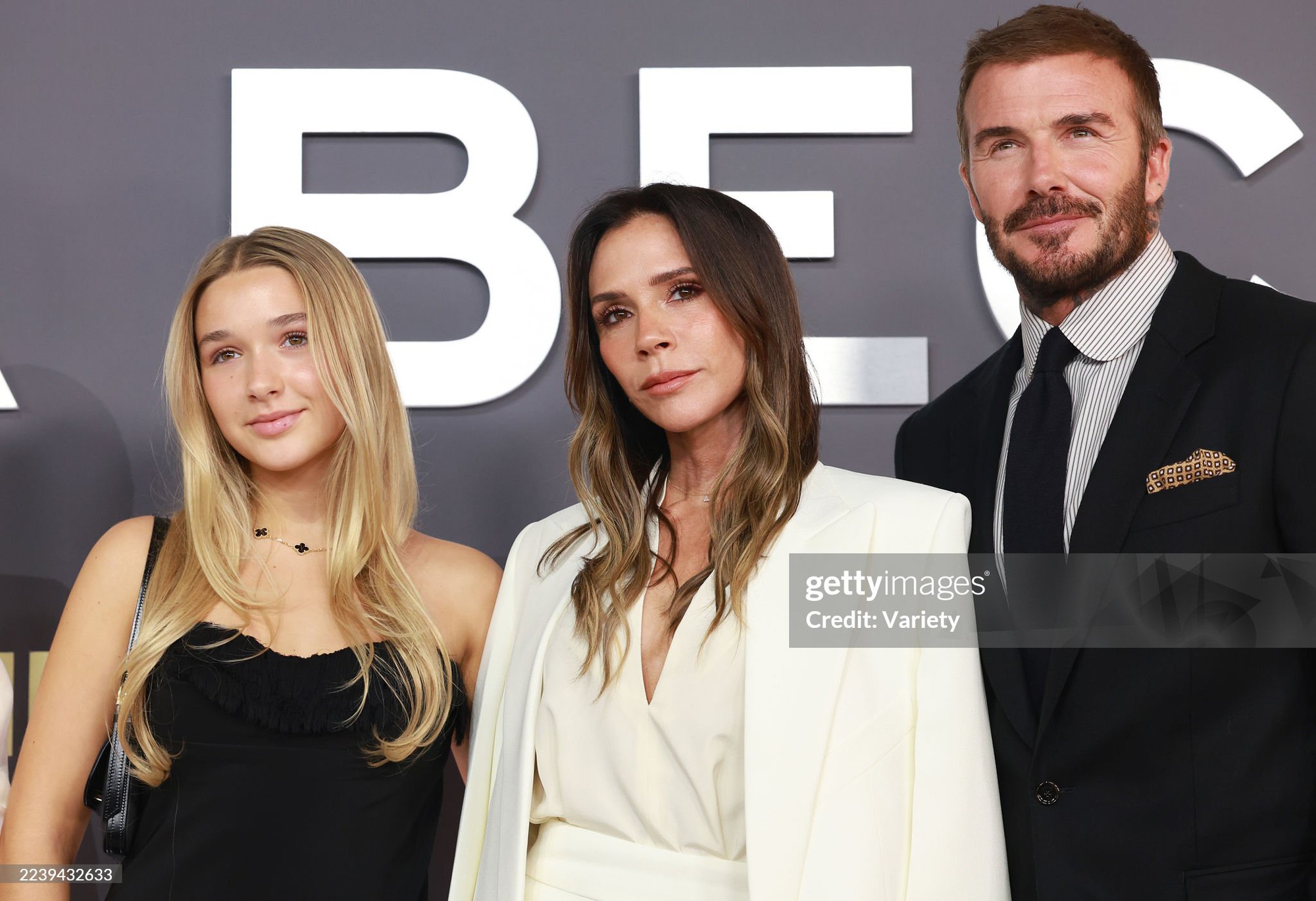 Tiểu thư Harper Beckham chiếm trọn spotlight ở buổi ra mắt phim của mẹ - Victoria, Tiểu thư Harper Beckham chiếm trọn spotlight ở buổi ra mắt phim của mẹ - Victoria,