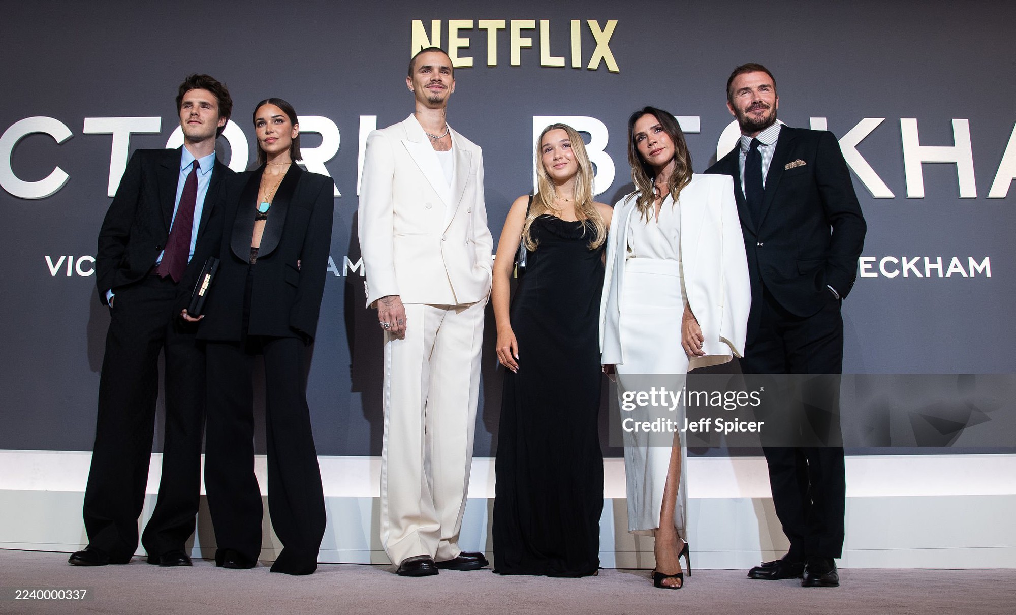Tiểu thư Harper Beckham chiếm trọn spotlight ở buổi ra mắt phim của mẹ - Victoria, Tiểu thư Harper Beckham chiếm trọn spotlight ở buổi ra mắt phim của mẹ - Victoria,