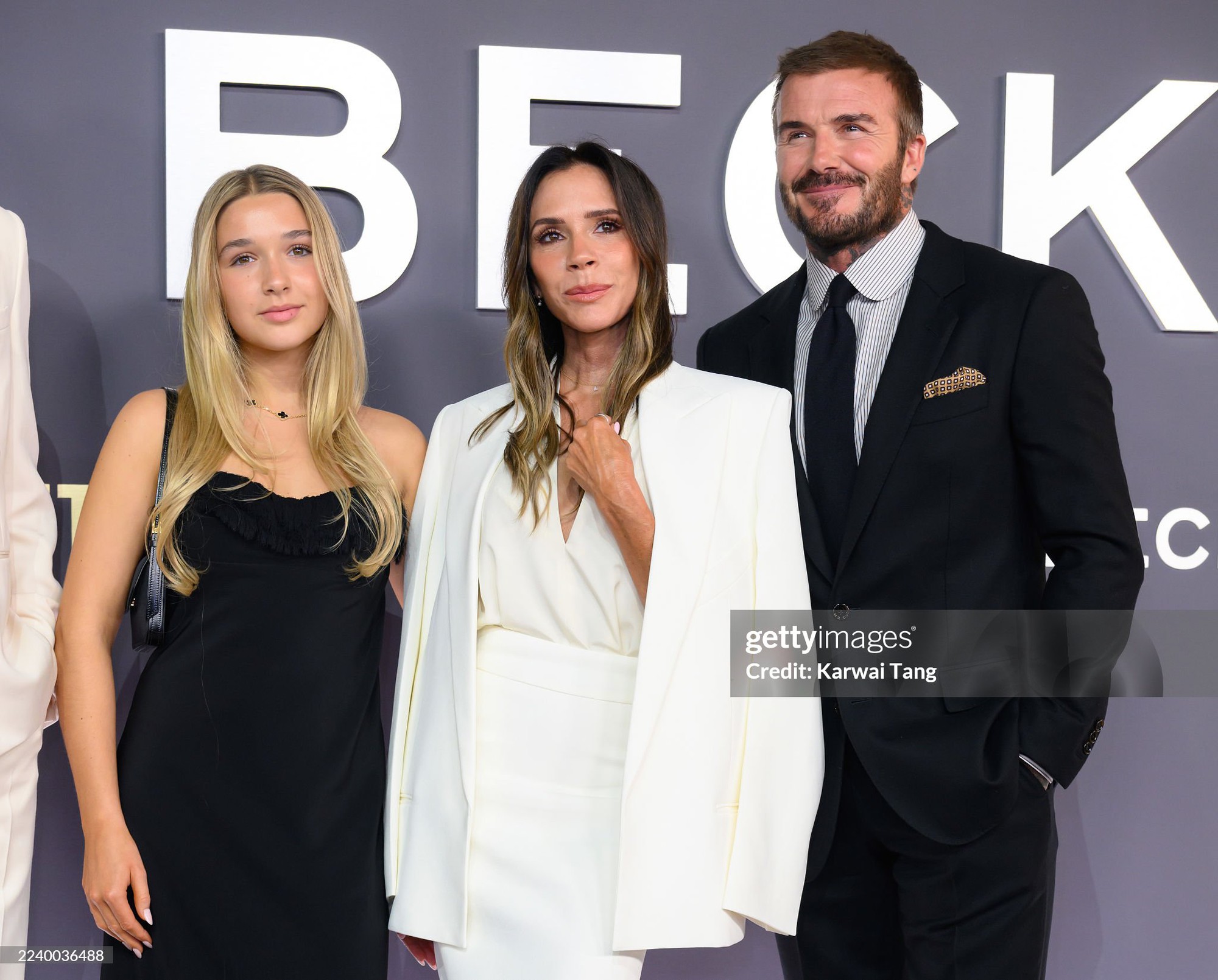 Tiểu thư Harper Beckham chiếm trọn spotlight ở buổi ra mắt phim của mẹ - Victoria, Tiểu thư Harper Beckham chiếm trọn spotlight ở buổi ra mắt phim của mẹ - Victoria,