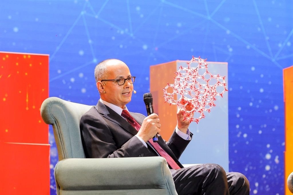 Lập cú đúp giải thưởng VinFuture và Nobel, GS từng là người tị nạn: "Cha mẹ tôi gần như không biết chữ" - Ảnh 5. Lập cú đúp giải thưởng VinFuture và Nobel, GS từng là người tị nạn: "Cha mẹ tôi gần như không biết chữ" - Ảnh 5.