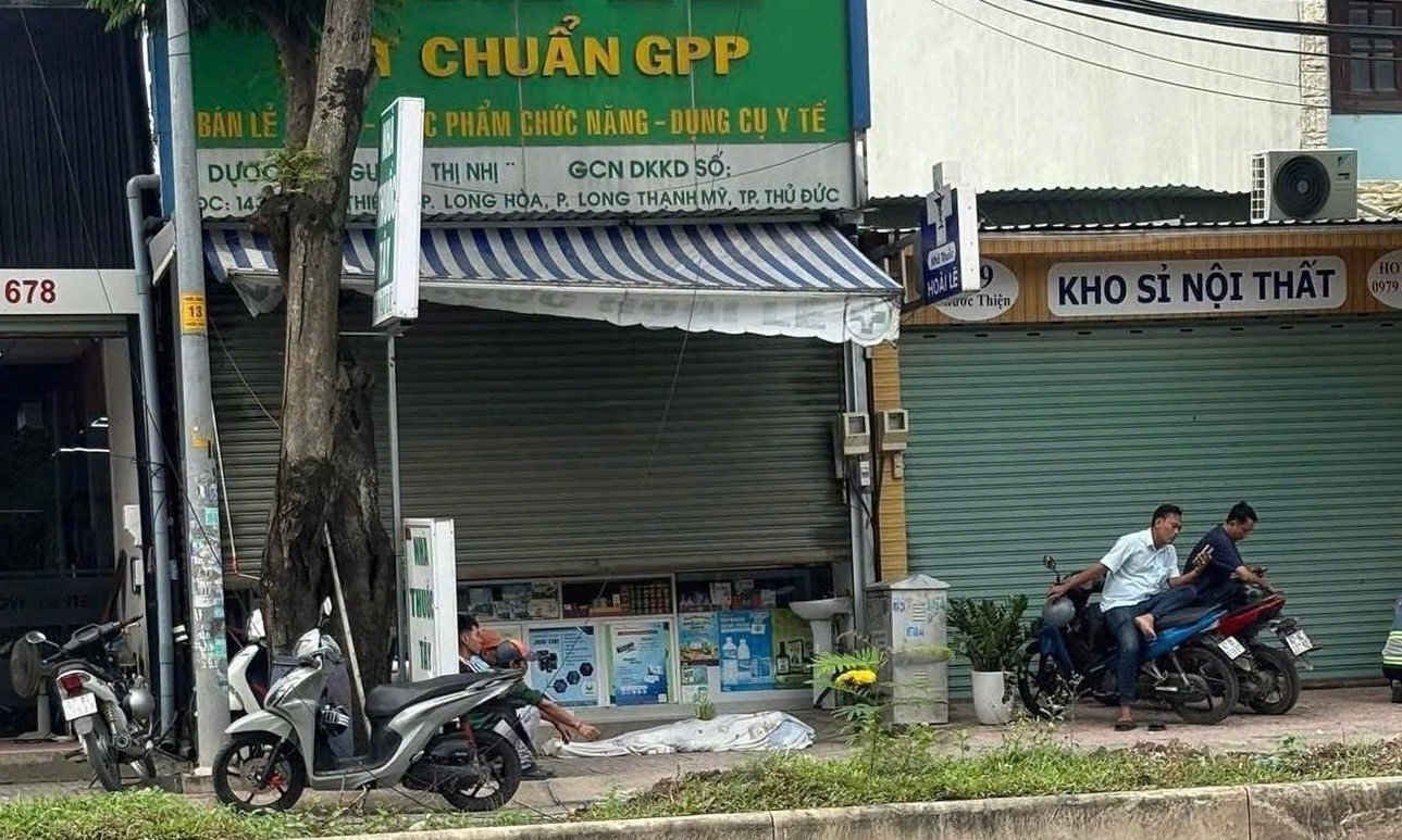 Tphcm: Một Phụ Nữ Tử Vong Bất Thường Khi Vừa Vào Tiệm Thuốc- Ảnh 1. Tphcm: Một Phụ Nữ Tử Vong Bất Thường Khi Vừa Vào Tiệm Thuốc- Ảnh 1.