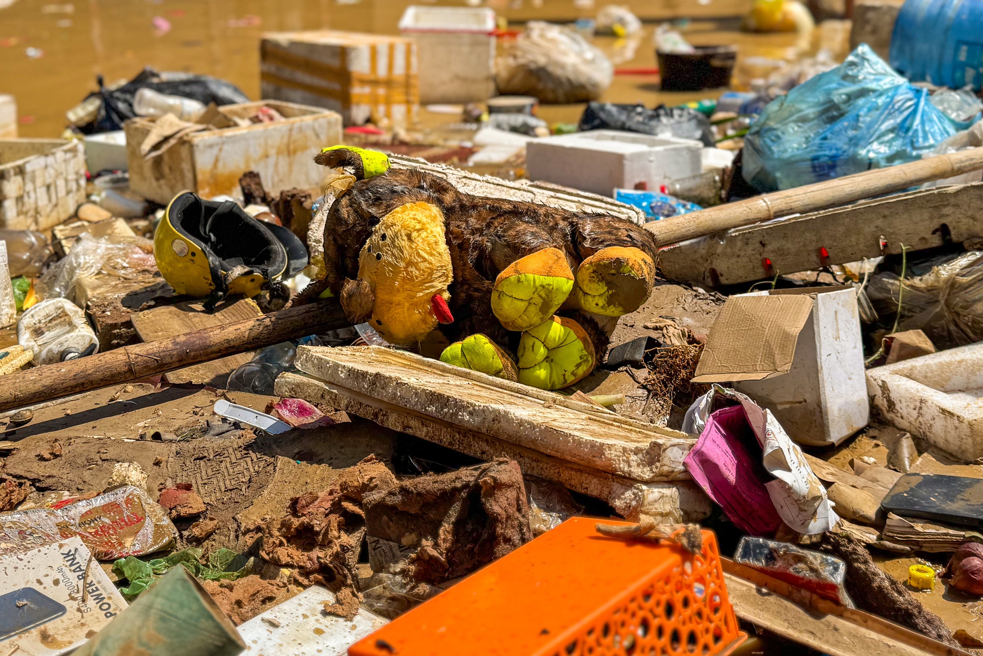 Người dân Thái Nguyên gồng mình dọn lại cuộc sống giữa bùn đất và nước ngập- Ảnh 26. Người dân Thái Nguyên gồng mình dọn lại cuộc sống giữa bùn đất và nước ngập- Ảnh 26.