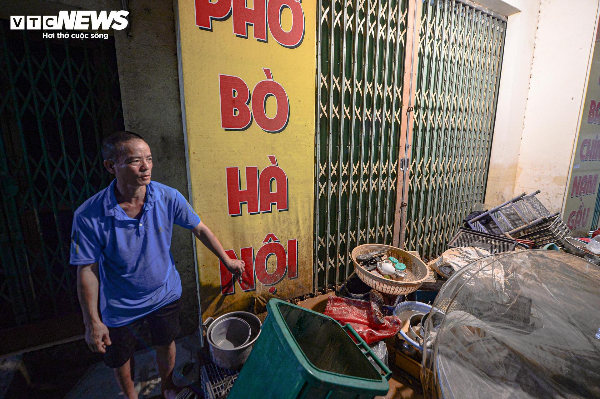 Mất điện sang ngày thứ ba, dân Thái Nguyên chạy máy phát dọn nhà sau lũ- Ảnh 19.