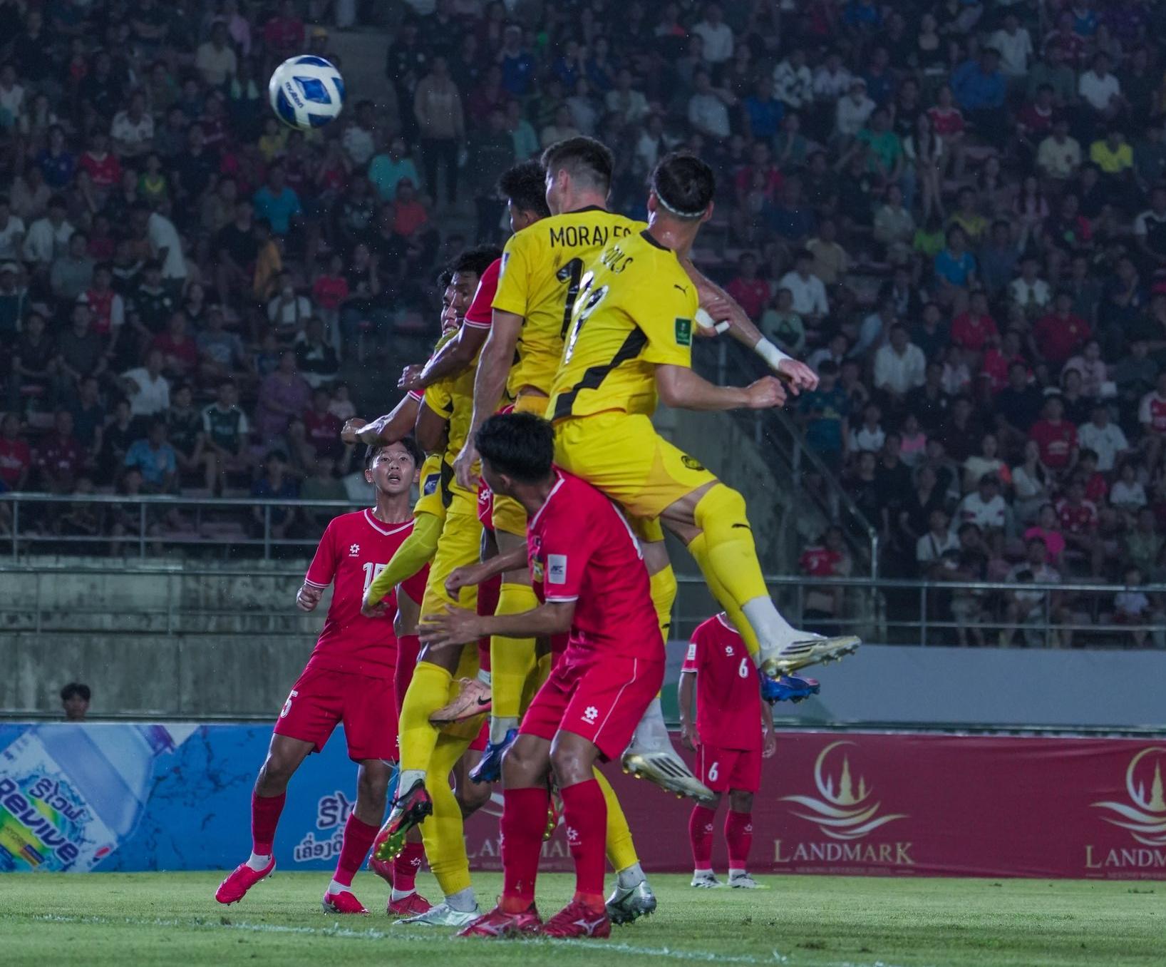 Tuyển Malaysia chật vật trước Lào, nhọc nhằn vượt khó sau án phạt cực nặng của FIFA- Ảnh 2.