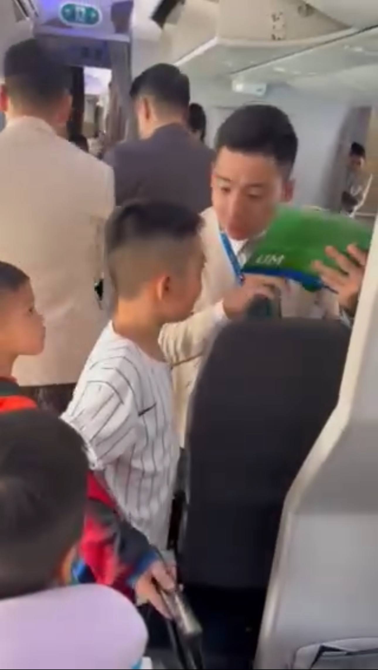 Chuyến bay tiếp viên Bamboo Airways sẽ nhớ suốt đời- Ảnh 5. Chuyến bay tiếp viên Bamboo Airways sẽ nhớ suốt đời- Ảnh 5.