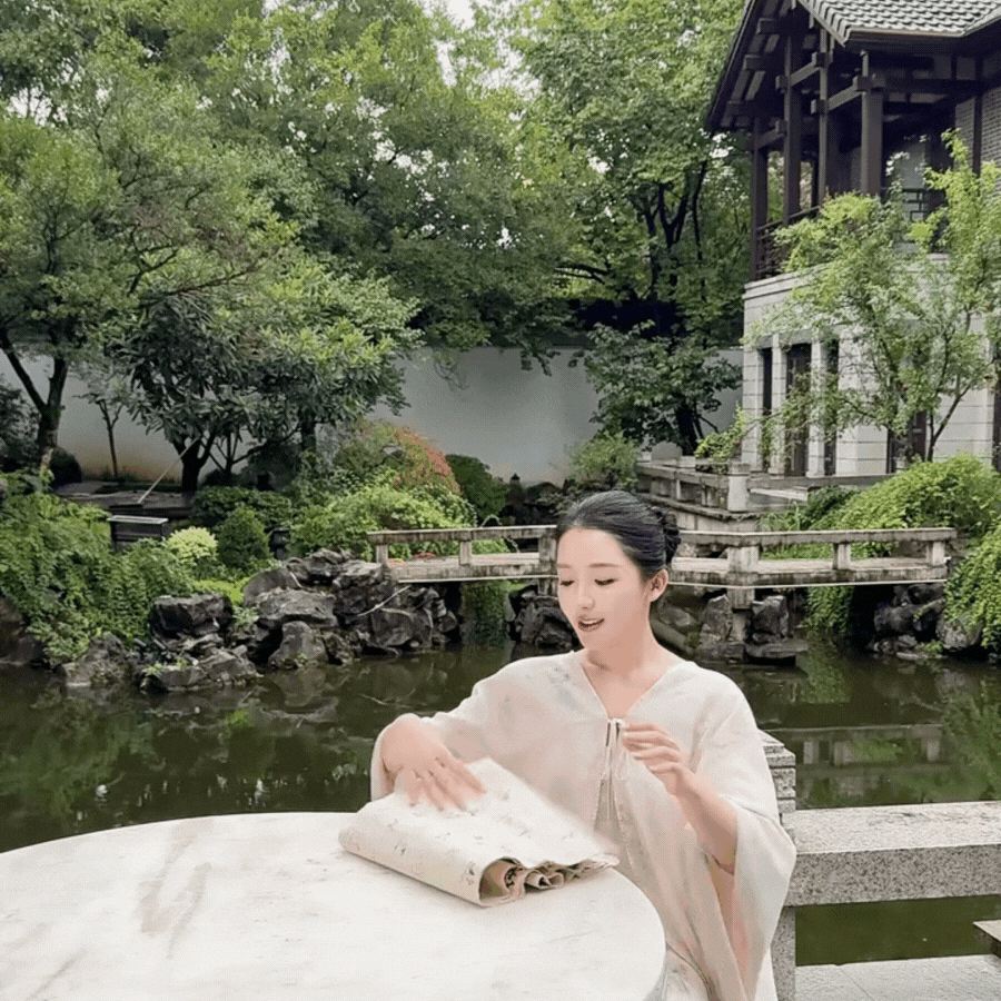 Phú bà ở biệt phủ 1200m2 làm gì lúc rảnh: Mang 5000 con tằm về làm chăn tặng mẹ chồng, chặt tre ngay tại nhà làm giấy tặng chồng, bảo sao được yêu chiều đến thế!- Ảnh 19. Phú bà ở biệt phủ 1200m2 làm gì lúc rảnh: Mang 5000 con tằm về làm chăn tặng mẹ chồng, chặt tre ngay tại nhà làm giấy tặng chồng, bảo sao được yêu chiều đến thế!- Ảnh 19.