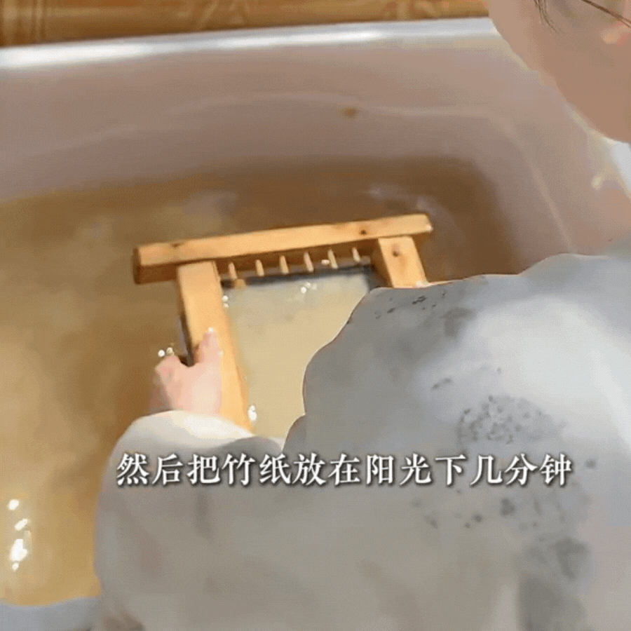 Phú bà ở biệt phủ 1200m2 làm gì lúc rảnh: Mang 5000 con tằm về làm chăn tặng mẹ chồng, chặt tre ngay tại nhà làm giấy tặng chồng, bảo sao được yêu chiều đến thế!- Ảnh 29. Phú bà ở biệt phủ 1200m2 làm gì lúc rảnh: Mang 5000 con tằm về làm chăn tặng mẹ chồng, chặt tre ngay tại nhà làm giấy tặng chồng, bảo sao được yêu chiều đến thế!- Ảnh 29.