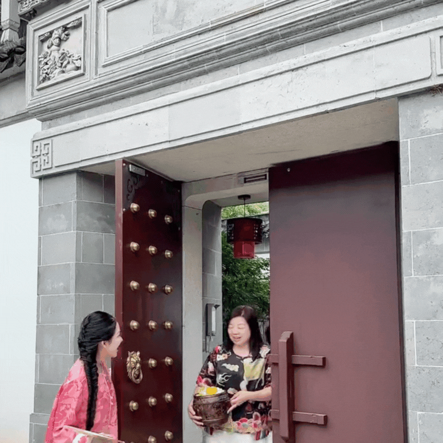 Phú bà ở biệt phủ 1200m2 làm gì lúc rảnh: Mang 5000 con tằm về làm chăn tặng mẹ chồng, chặt tre ngay tại nhà làm giấy tặng chồng, bảo sao được yêu chiều đến thế!- Ảnh 3. Phú bà ở biệt phủ 1200m2 làm gì lúc rảnh: Mang 5000 con tằm về làm chăn tặng mẹ chồng, chặt tre ngay tại nhà làm giấy tặng chồng, bảo sao được yêu chiều đến thế!- Ảnh 3.