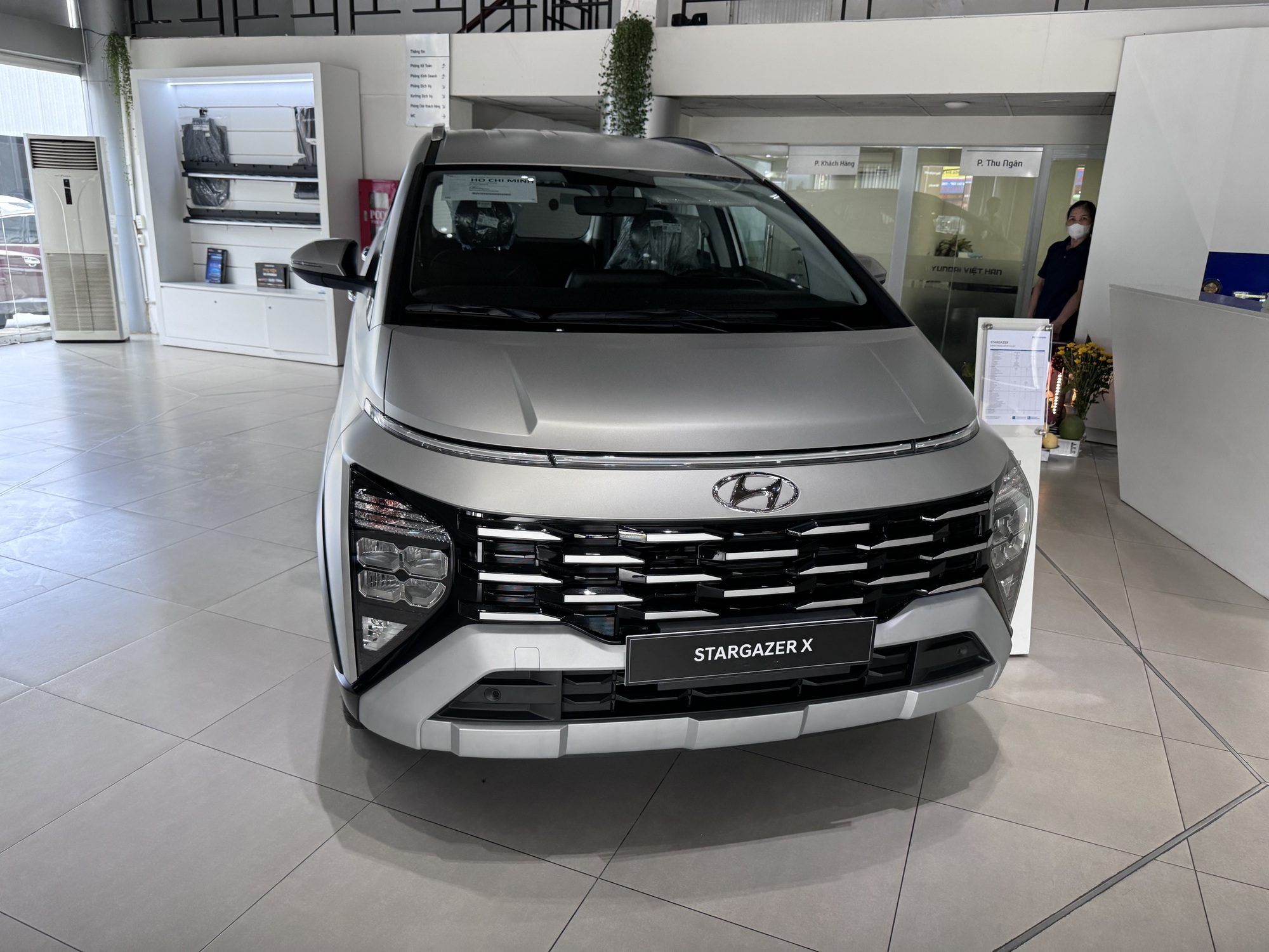 Nhiều mẫu xe 7 chỗ có giá ngang xe 4 chỗ- Ảnh 4. Nhiều mẫu xe 7 chỗ có giá ngang xe 4 chỗ- Ảnh 4.