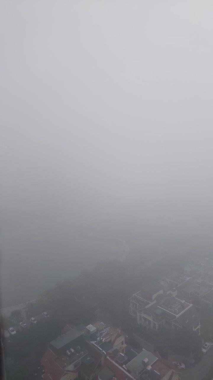 Hà Nội sáng nay sương mù dày đặc- Ảnh 2. Hà Nội sáng nay sương mù dày đặc- Ảnh 2.
