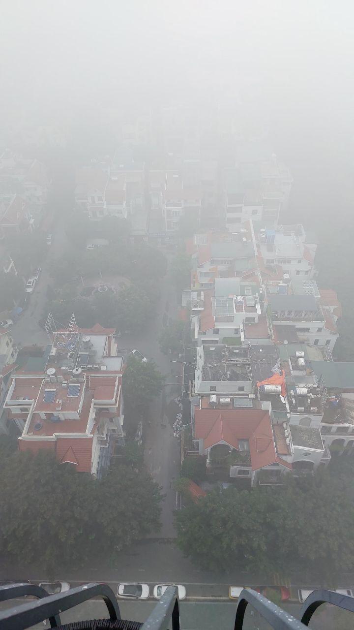Hà Nội sáng nay sương mù dày đặc- Ảnh 3. Hà Nội sáng nay sương mù dày đặc- Ảnh 3.