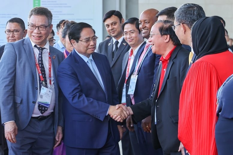 VN có đầy đủ điều kiện để trở thành trung tâm trong lĩnh vực được coi là “mạch máu” của nền kinh tế TG- Ảnh 1. VN có đầy đủ điều kiện để trở thành trung tâm trong lĩnh vực được coi là “mạch máu” của nền kinh tế TG- Ảnh 1.