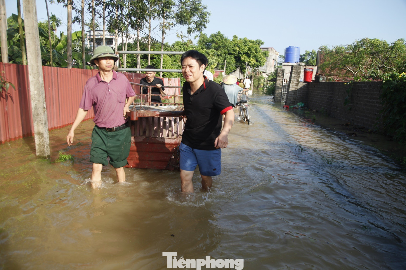 Cảnh ngập lụt lịch sử ở Bắc Ninh- Ảnh 5. Cảnh ngập lụt lịch sử ở Bắc Ninh- Ảnh 5.