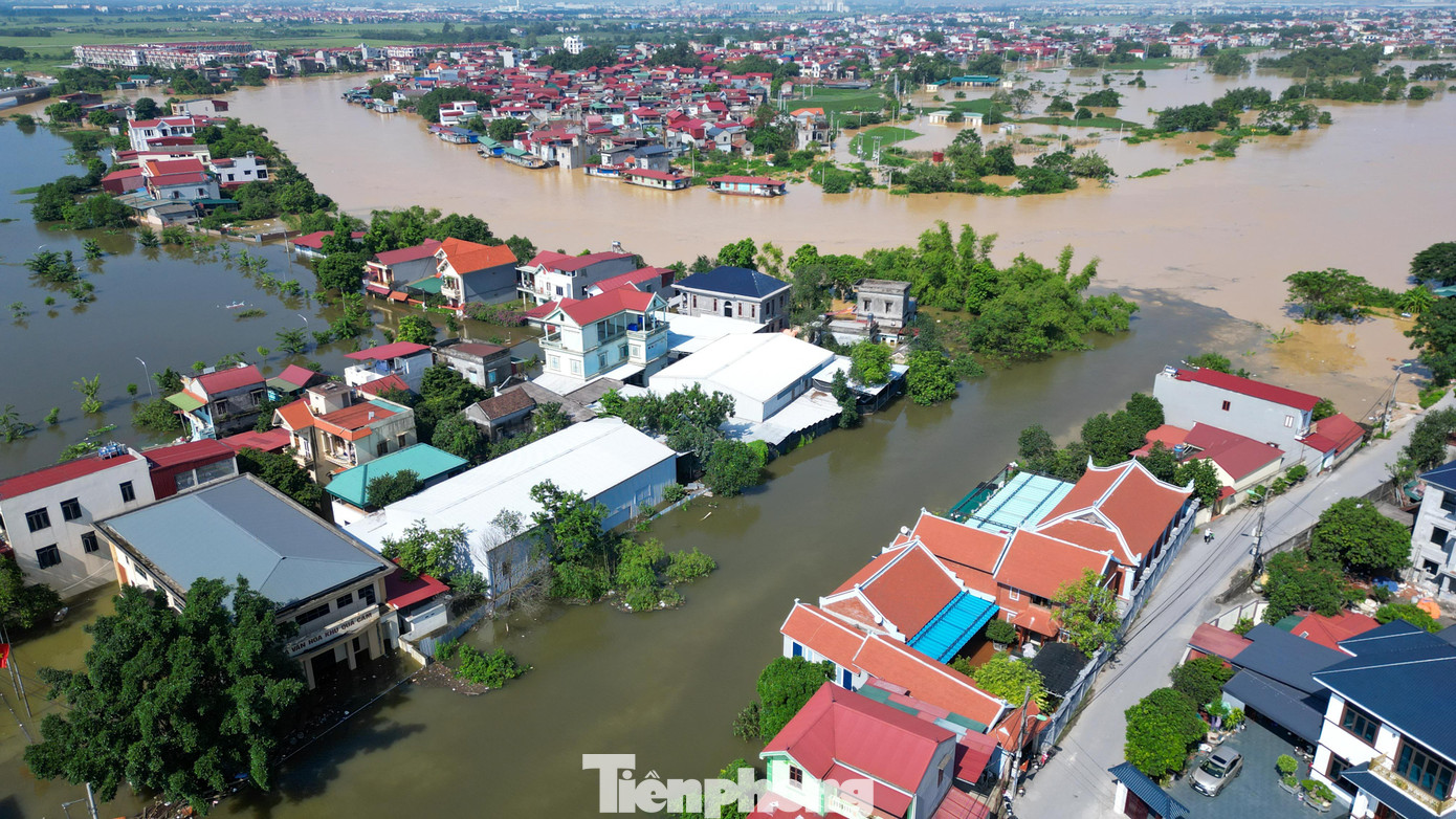 Biệt thự chìm trong biển nước, làng Quả Cảm thành "ốc đảo" giữa Bắc Ninh- Ảnh 12.