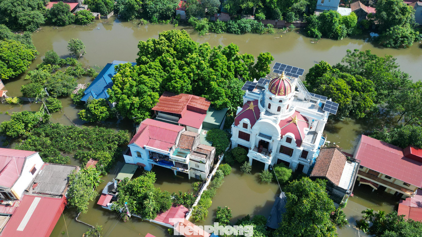 Biệt thự chìm trong biển nước, làng Quả Cảm thành "ốc đảo" giữa Bắc Ninh- Ảnh 6.