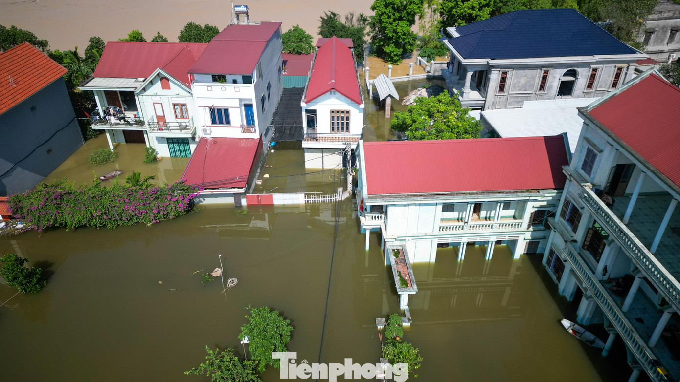 Biệt thự chìm trong biển nước, làng Quả Cảm thành "ốc đảo" giữa Bắc Ninh- Ảnh 3.