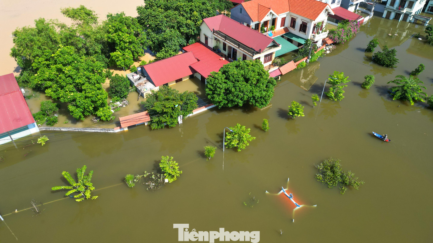 Biệt thự chìm trong biển nước, làng Quả Cảm thành "ốc đảo" giữa Bắc Ninh- Ảnh 4.