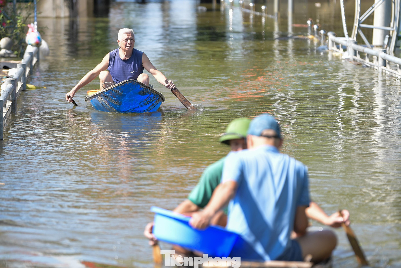 Biệt thự chìm trong biển nước, làng Quả Cảm thành "ốc đảo" giữa Bắc Ninh- Ảnh 9.