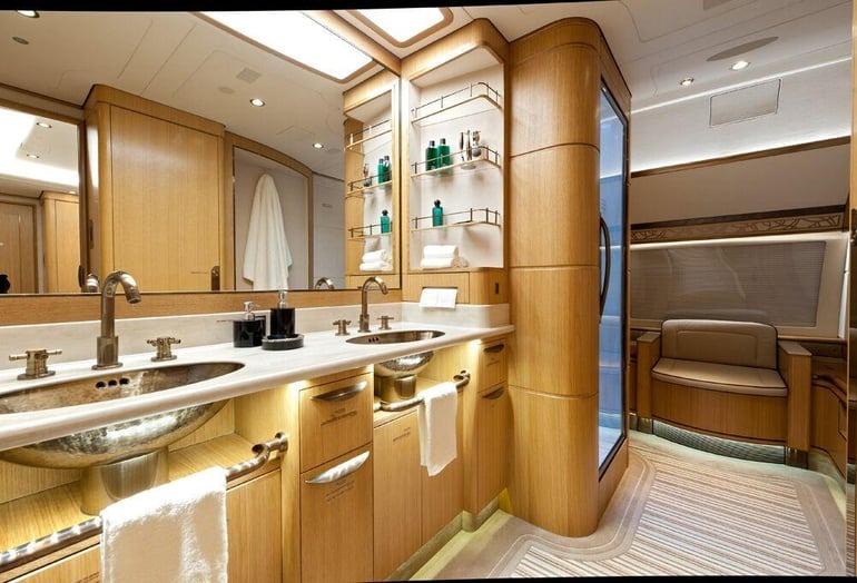 Doanh nhân Ả Rập đặt mua chiếc máy bay riêng lớn nhất thế giới, biến nó thành 'cung điện bay' cho 80 người - nhưng chưa kịp đặt chân lên đã phá sản- Ảnh 6.