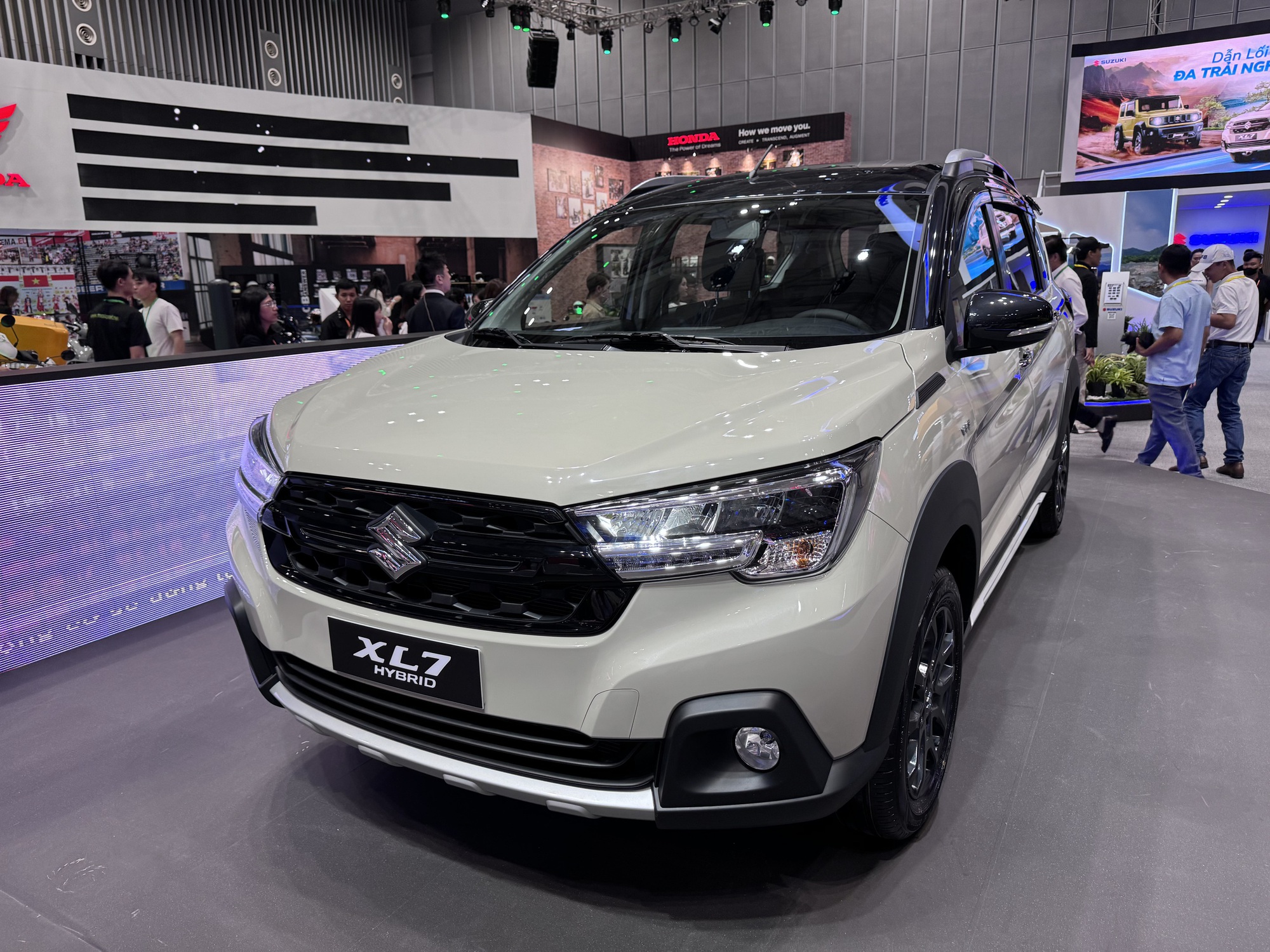 Nhiều mẫu xe 7 chỗ có giá ngang xe 4 chỗ- Ảnh 2. Nhiều mẫu xe 7 chỗ có giá ngang xe 4 chỗ- Ảnh 2.