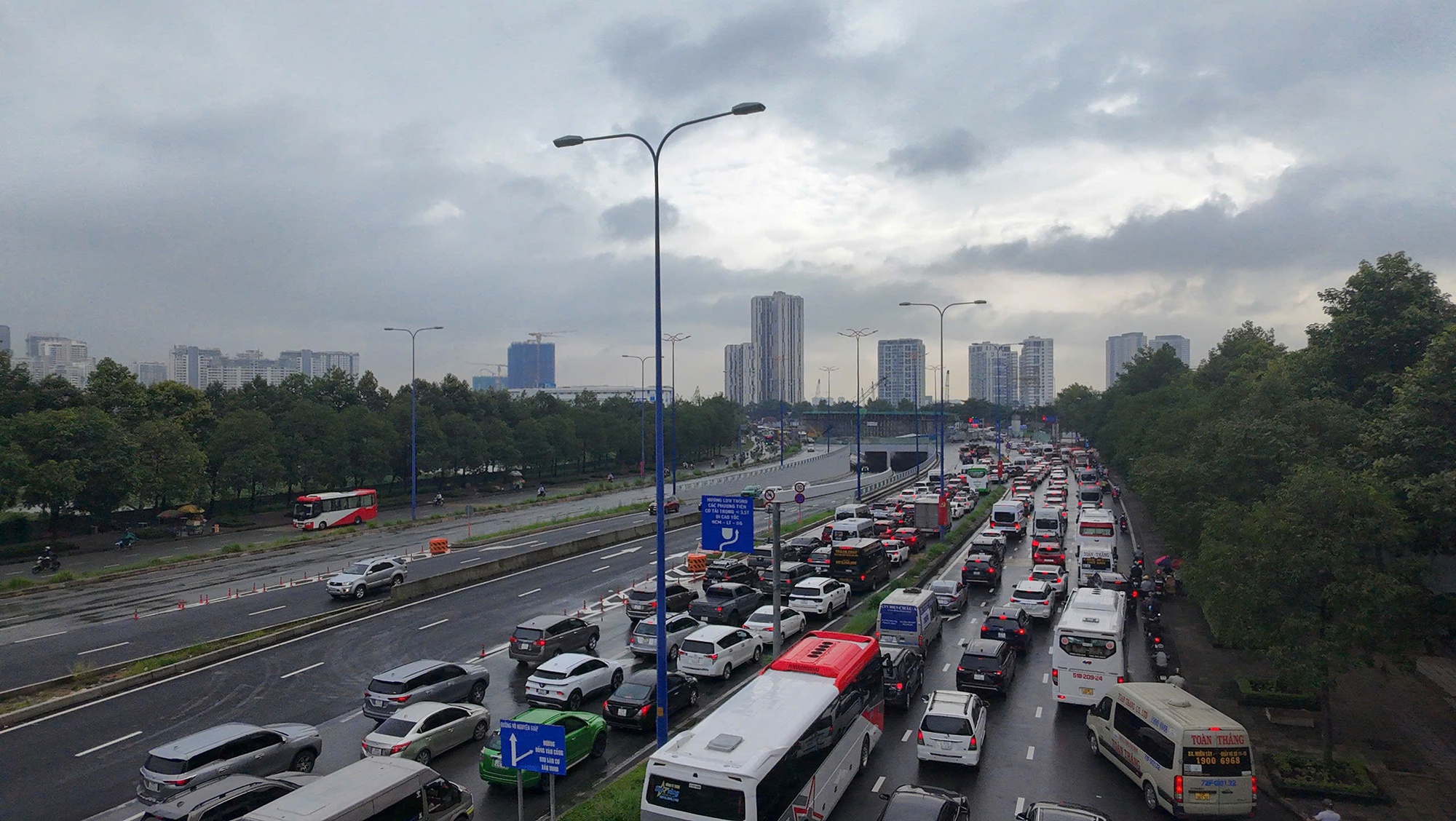 TP HCM: Đề xuất giãn tiến độ chuyển đổi xe công nghệ thêm nửa năm- Ảnh 3. TP HCM: Đề xuất giãn tiến độ chuyển đổi xe công nghệ thêm nửa năm- Ảnh 3.