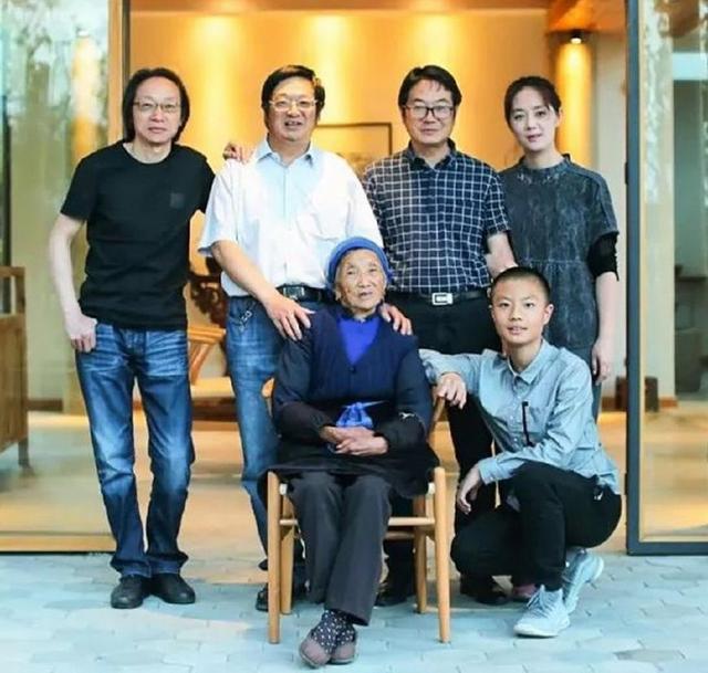 Rời quê 30 năm, 4 anh em về quê xây biệt thự 700m² làm nơi dưỡng già: "Khó tránh khỏi xích mích nhưng ở bên nhau chính là cuộc sống đẹp nhất"- Ảnh 6. Rời quê 30 năm, 4 anh em về quê xây biệt thự 700m² làm nơi dưỡng già: "Khó tránh khỏi xích mích nhưng ở bên nhau chính là cuộc sống đẹp nhất"- Ảnh 6.