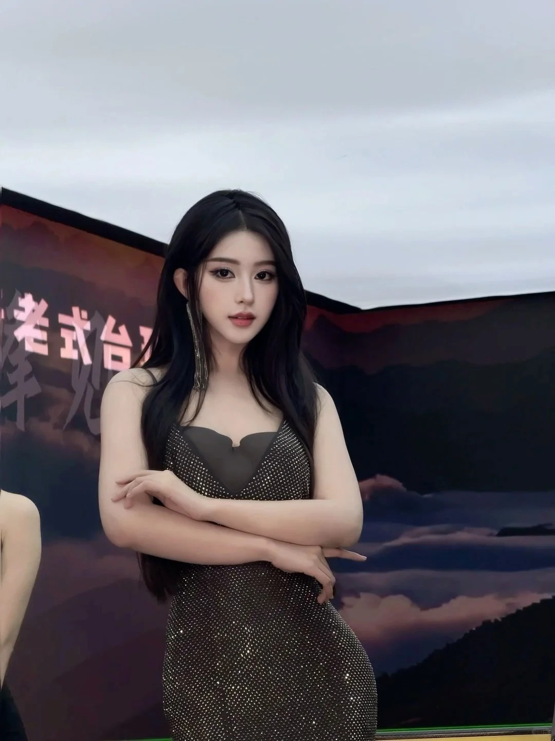 Đến trễ lễ khai mạc hội thao, nữ sinh hớt hải chạy trên sân tạo nên khoảnh khắc đẹp như phim: 6 giây thần thánh!- Ảnh 12.