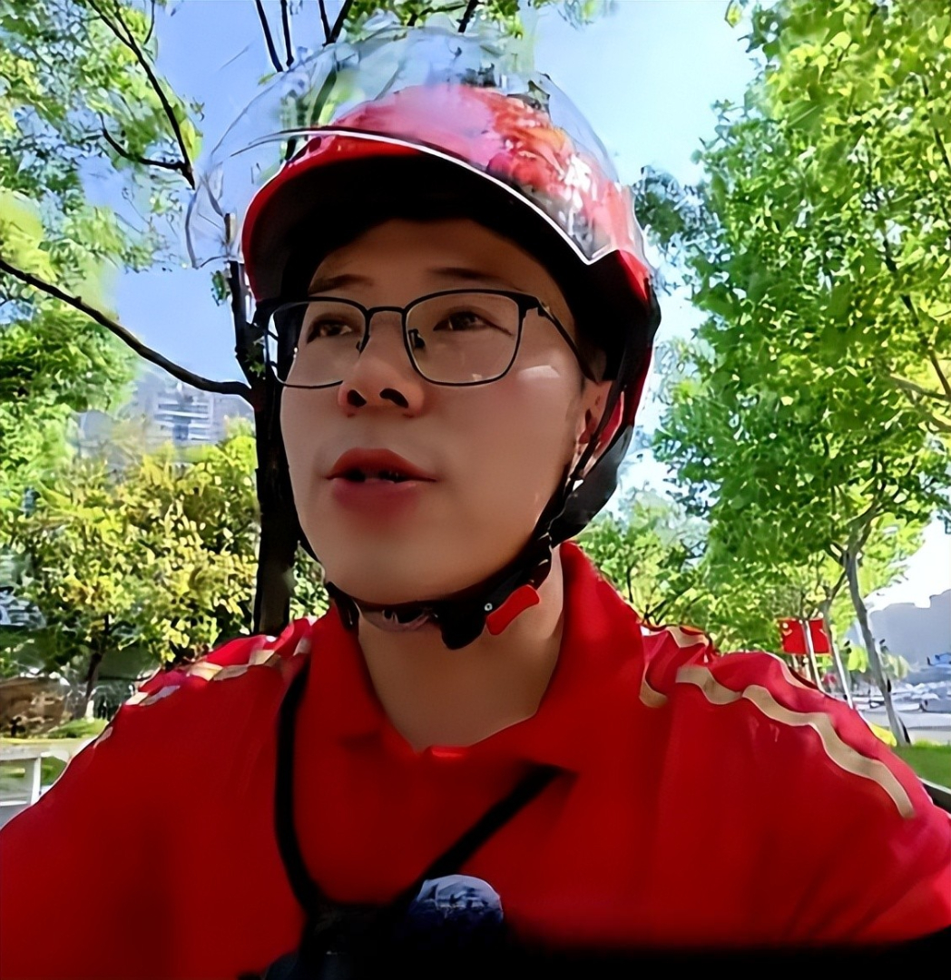 MC truyền h&igrave;nh 9x chuyển nghề shipper giao đồ ăn: &ldquo;Đ&acirc;y l&agrave; một bước tiến lớn trong sự nghiệp của t&ocirc;i&rdquo;- Ảnh 3.