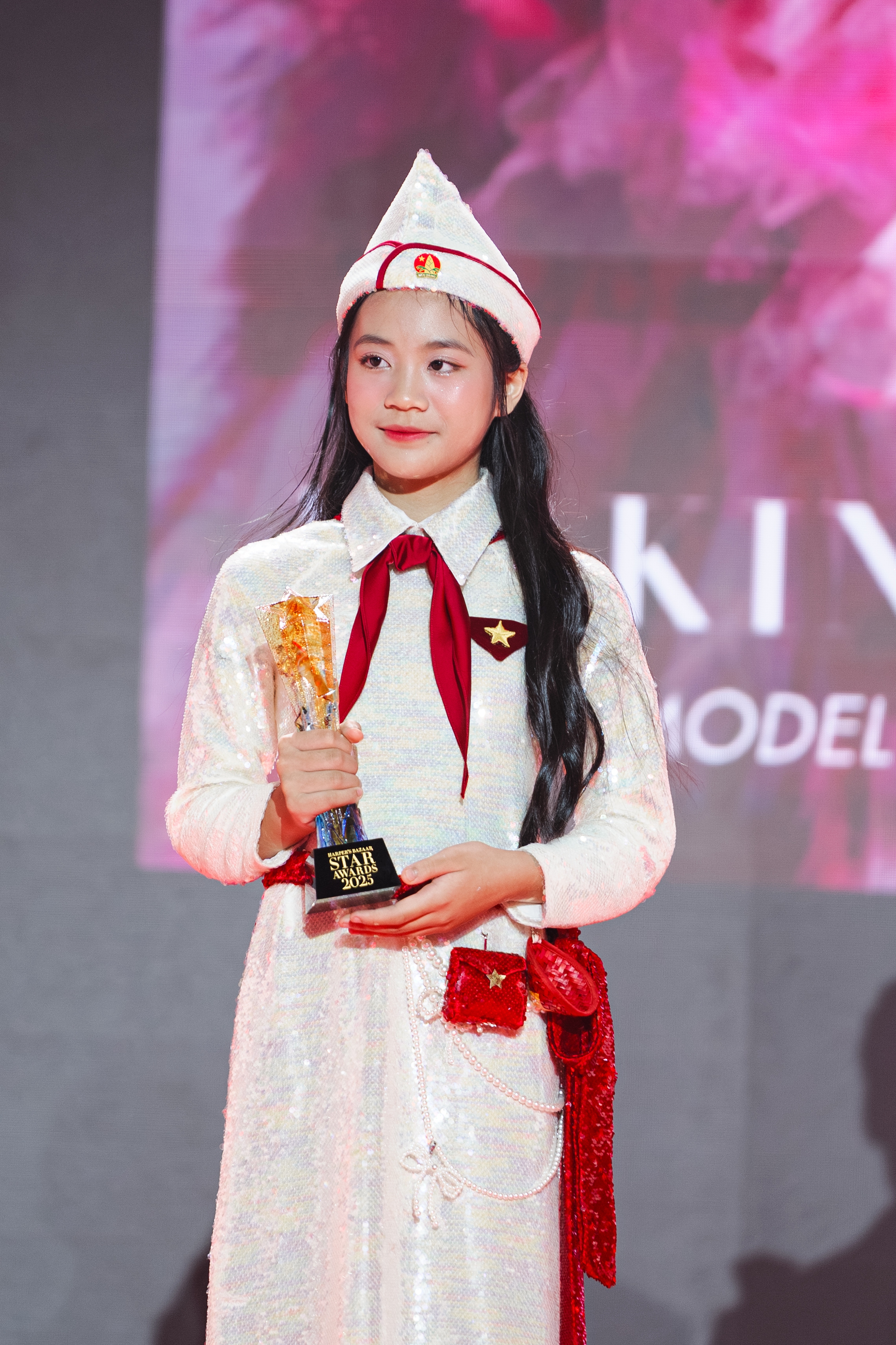 An C&aacute;t Diệp được vinh danh "Kid Model of the Year": Con thần tượng mẹ, con rất y&ecirc;u mẹ- Ảnh 5.