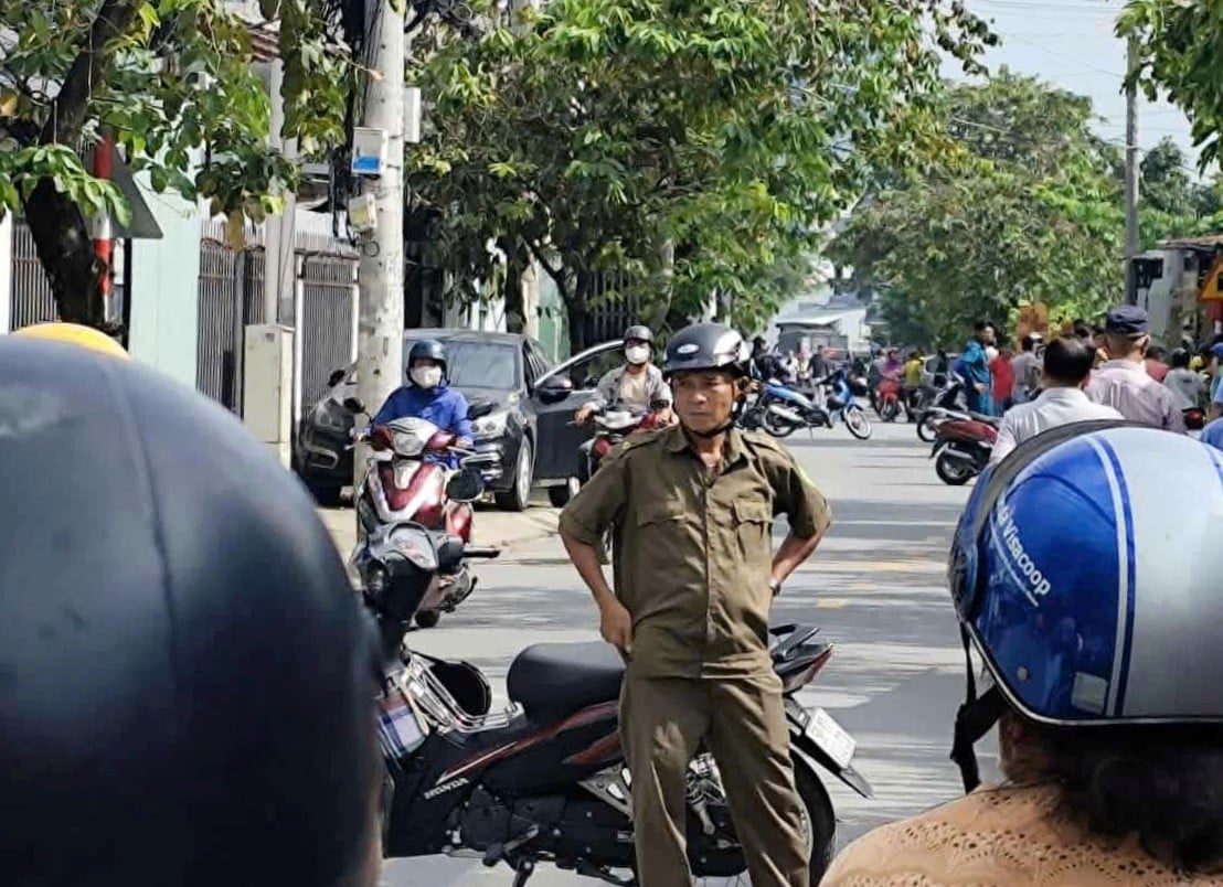 Hiện trường vụ phát hiện thi thể nữ giới trong cốp xe ô tô đậu bên đường ở TP.HCM- Ảnh 3.