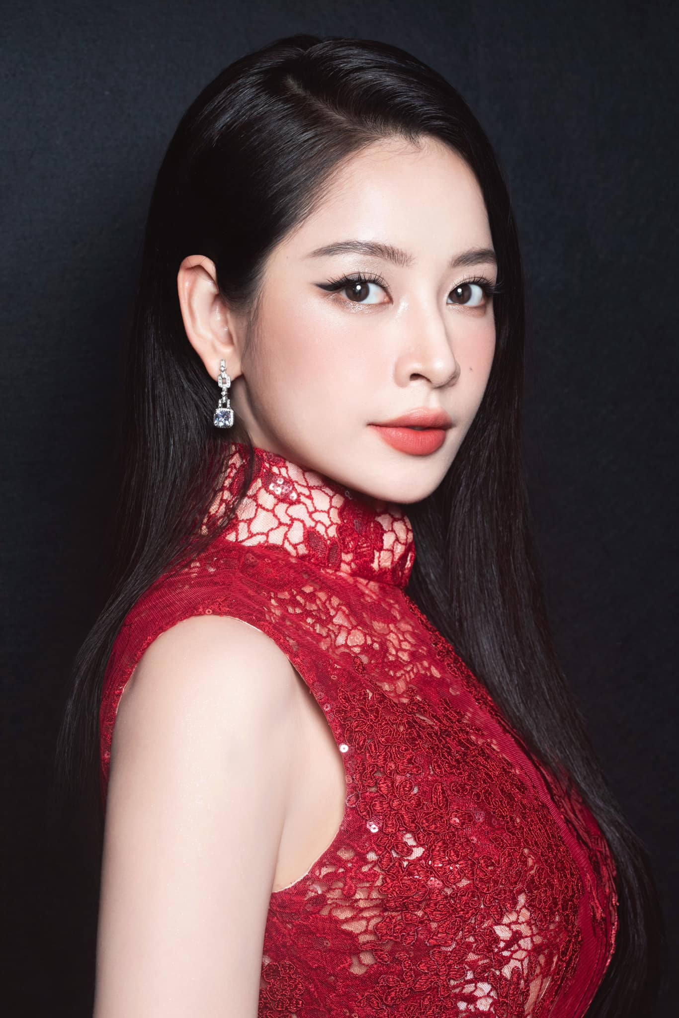 4 nữ diễn viên có gương mặt đẹp nhất Việt Nam: Chi Pu hạng 1 quá xứng đáng, 1 người bị chê chưa đủ trình- Ảnh 1.