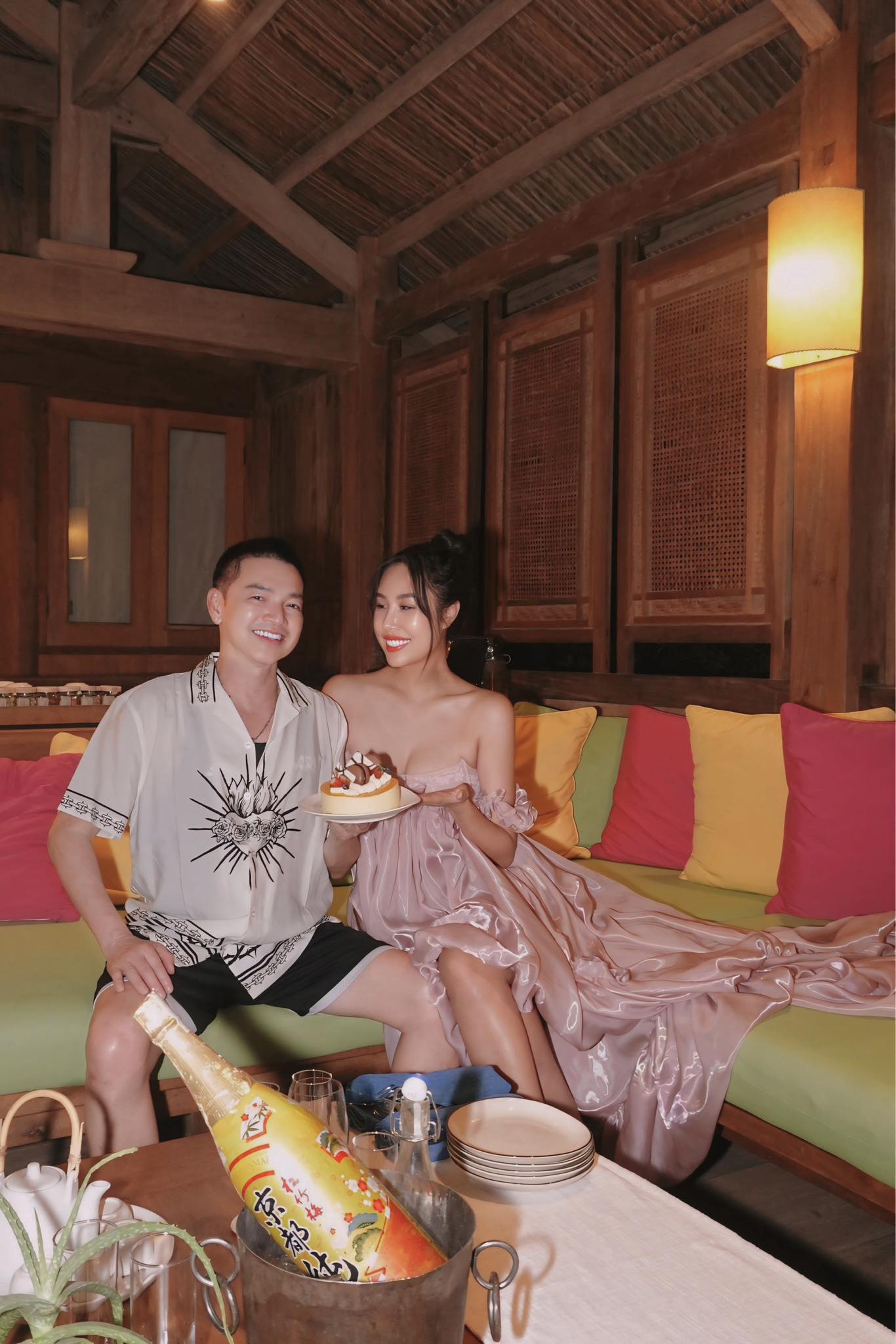 Nam nghệ sĩ làm bố bỉm sữa ở tuổi U70: Lấy vợ 2 kém 37 tuổi, thưởng tiền lớn cho vợ vì một hành động- Ảnh 2. Nam nghệ sĩ làm bố bỉm sữa ở tuổi U70: Lấy vợ 2 kém 37 tuổi, thưởng tiền lớn cho vợ vì một hành động- Ảnh 2.