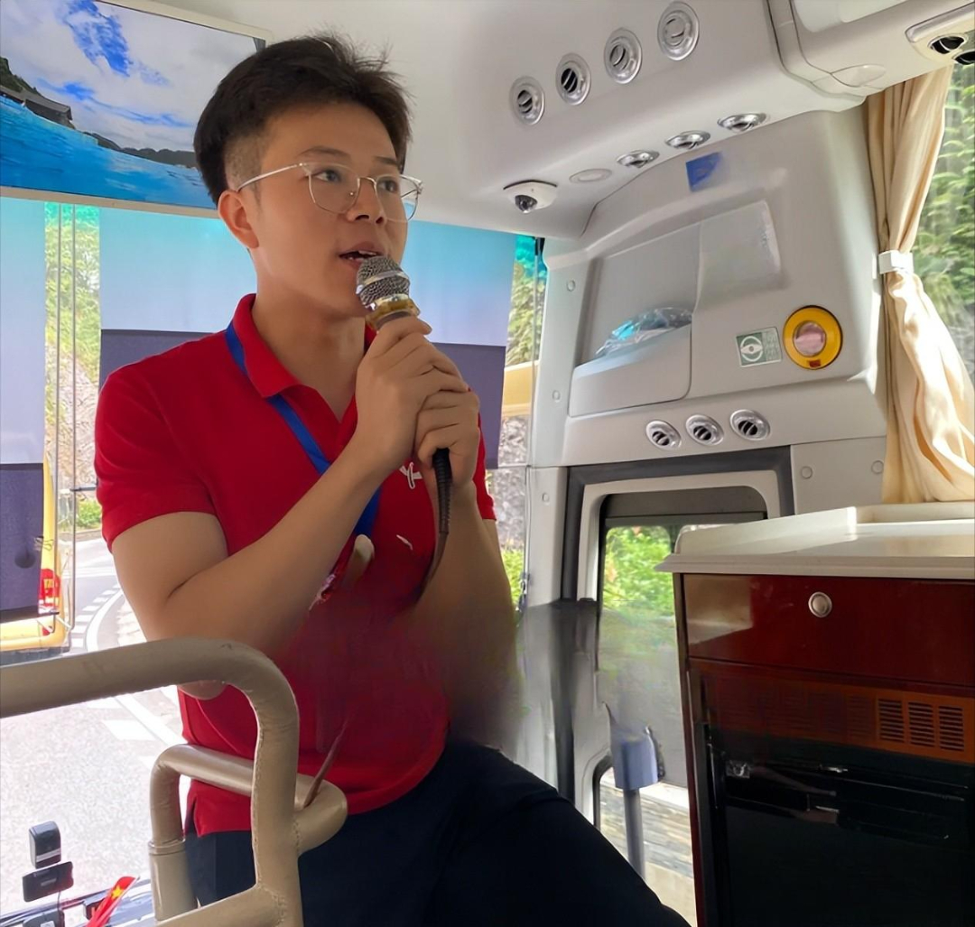 MC truyền h&igrave;nh 9x chuyển nghề shipper giao đồ ăn: &ldquo;Đ&acirc;y l&agrave; một bước tiến lớn trong sự nghiệp của t&ocirc;i&rdquo;- Ảnh 2.