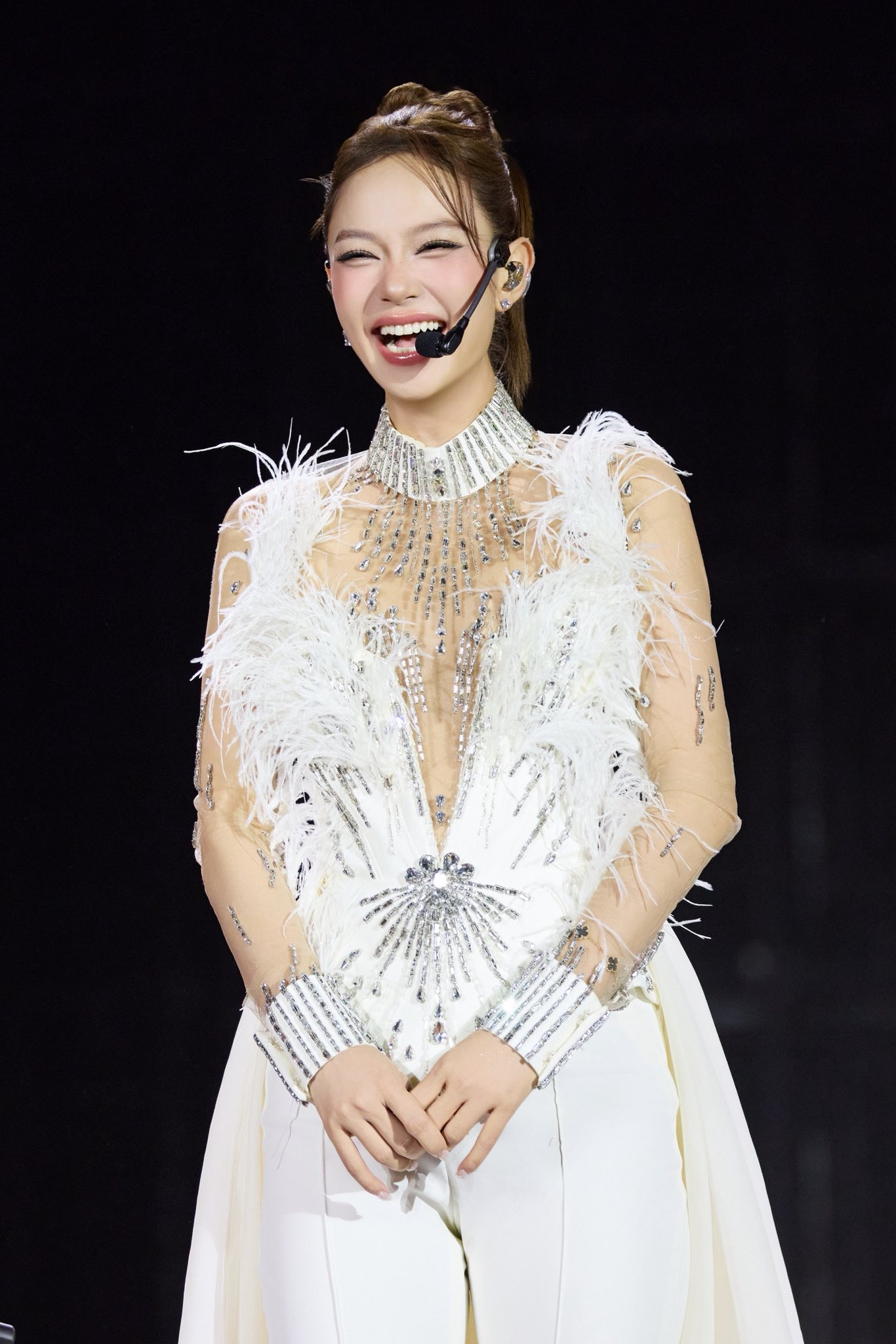 6 pha “oét nốt” mắc cỡ của sao Việt: 1 sao hạng A hát live như "tra tấn" nhưng Chi Pu mới là huyền thoại- Ảnh 4. 6 pha “oét nốt” mắc cỡ của sao Việt: 1 sao hạng A hát live như "tra tấn" nhưng Chi Pu mới là huyền thoại- Ảnh 4.