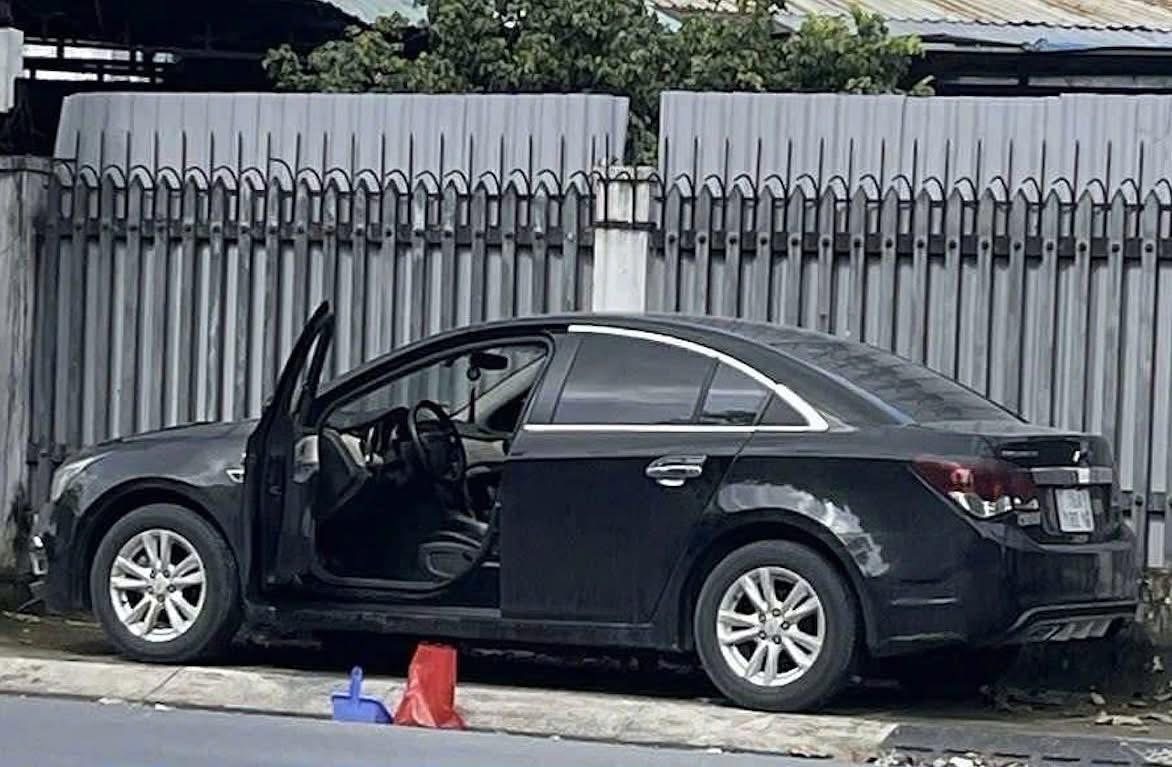 Hiện trường vụ phát hiện thi thể nữ giới trong cốp xe ô tô đậu bên đường ở TP.HCM- Ảnh 1.