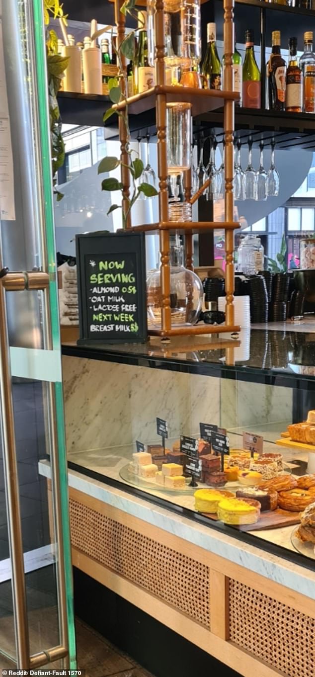 Quán cà phê đặt menu phục vụ “cà phê pha sữa mẹ” khiến khách hoang mang- Ảnh 1. Quán cà phê đặt menu phục vụ “cà phê pha sữa mẹ” khiến khách hoang mang- Ảnh 1.