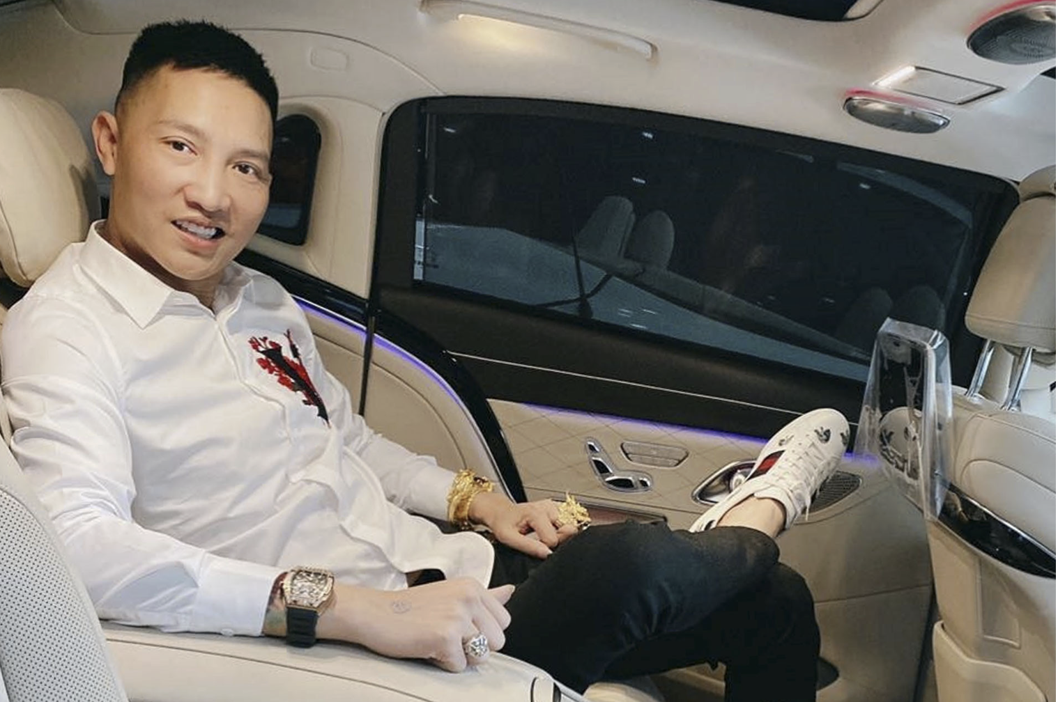 Huấn Hoa Hồng kiếm tiền từ đâu?- Ảnh 2. Huấn Hoa Hồng kiếm tiền từ đâu?- Ảnh 2.