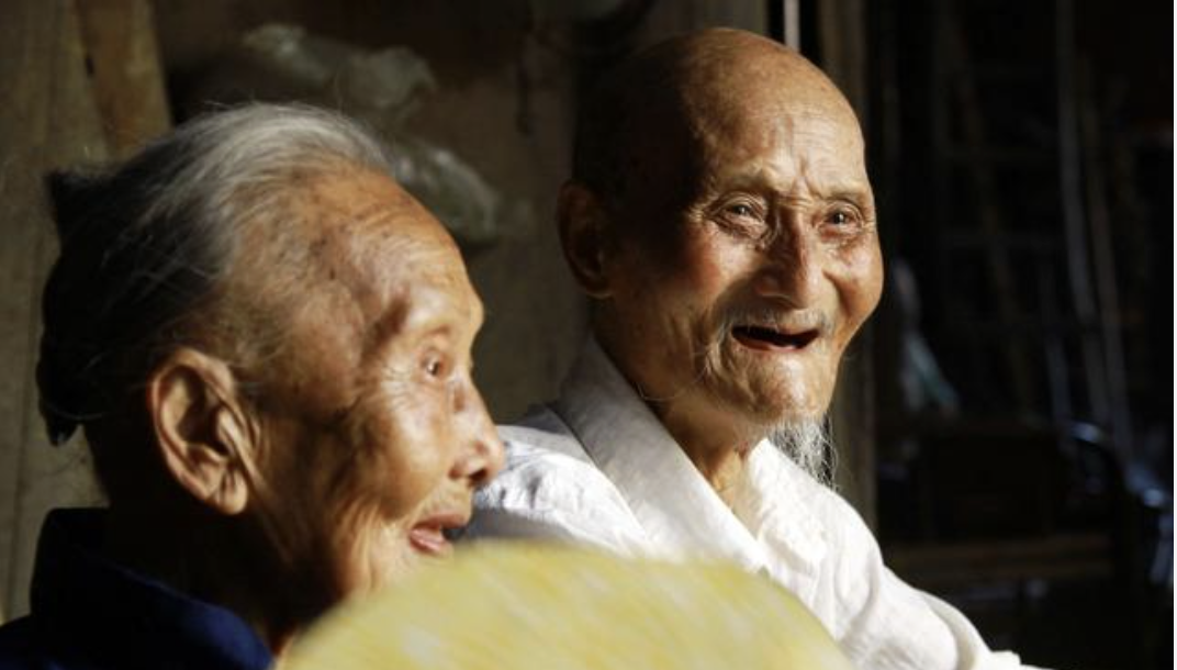 Sự thật phũ phàng tuổi xế chiều: Càng dựa vào con cái, càng dễ tổn thương- Ảnh 2. Sự thật phũ phàng tuổi xế chiều: Càng dựa vào con cái, càng dễ tổn thương- Ảnh 2.