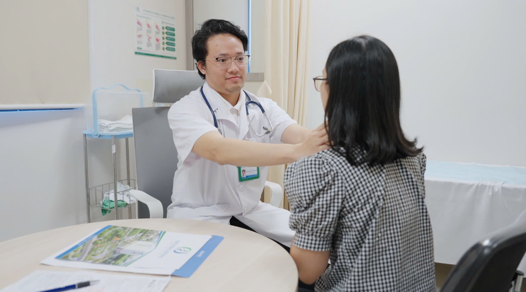 Đi khám cùng bạn 