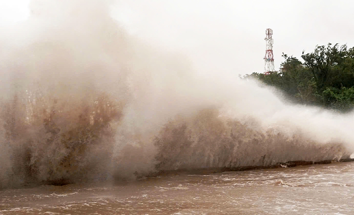 Biển Đông sắp đón cơn bão số 13 cường độ mạnh, khả năng đổ bộ đất liền nước ta- Ảnh 1.