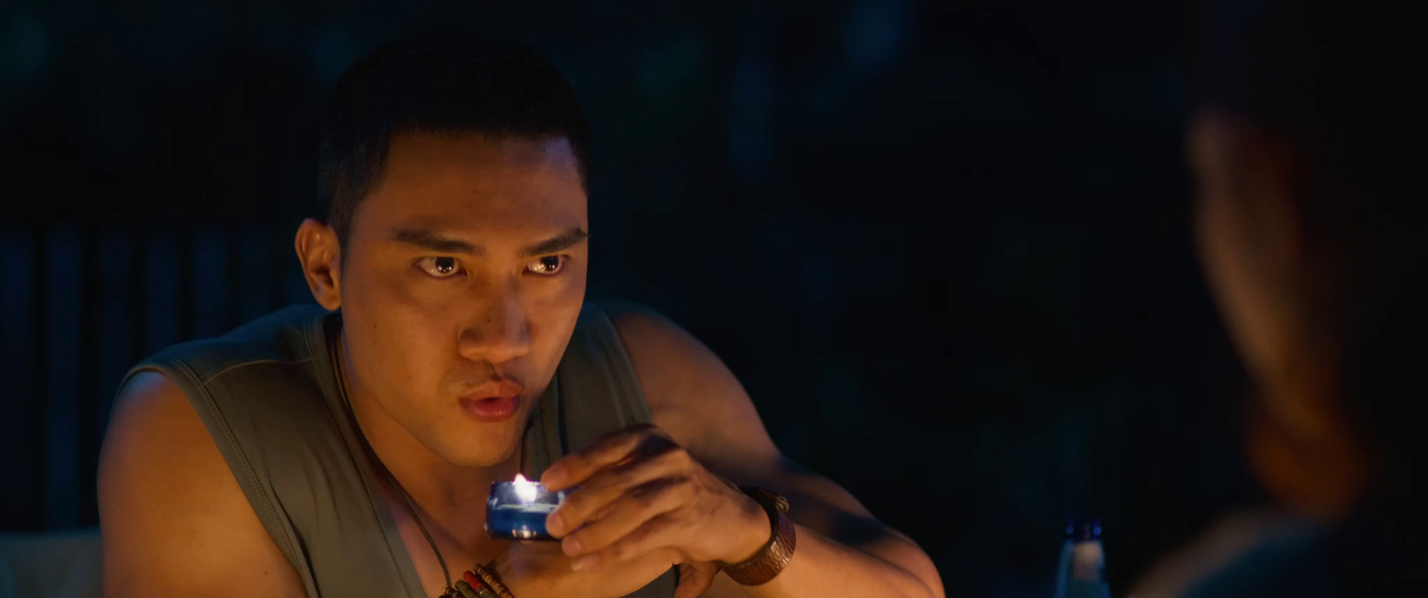 Bịt Mắt Bắt Nai: Đạo diễn bịt mắt l&agrave;m phim, kh&aacute;n giả bịt mắt bỏ chạy- Ảnh 6.