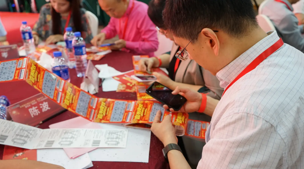 Người đ&agrave;n &ocirc;ng tr&uacute;ng độc đắc 4 tỷ đồng, đi đổi thưởng th&igrave; được th&ocirc;ng b&aacute;o: "V&eacute; số n&agrave;y d&ugrave;ng cho mục đ&iacute;ch giải tr&iacute;, kh&ocirc;ng c&oacute; gi&aacute; trị nhận thưởng&rdquo;- Ảnh 3.