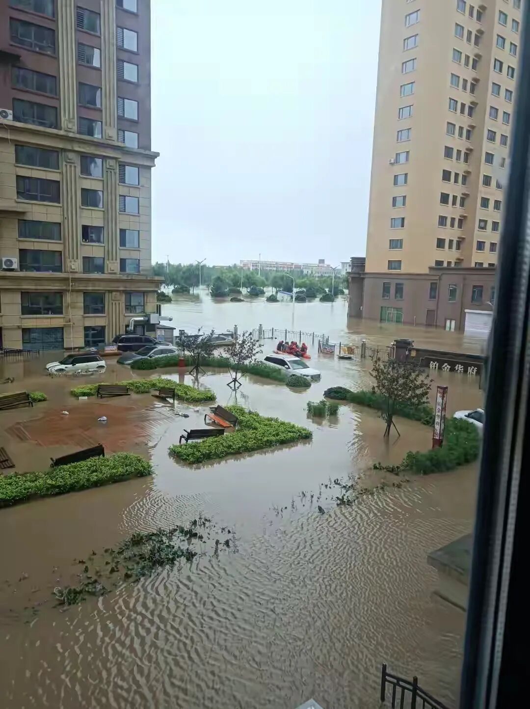 T&ocirc;i mất gần 40 triệu chỉ sau một trận mưa: B&agrave;i học đắt gi&aacute; khi mua căn hộ tầng một v&igrave; tưởng 