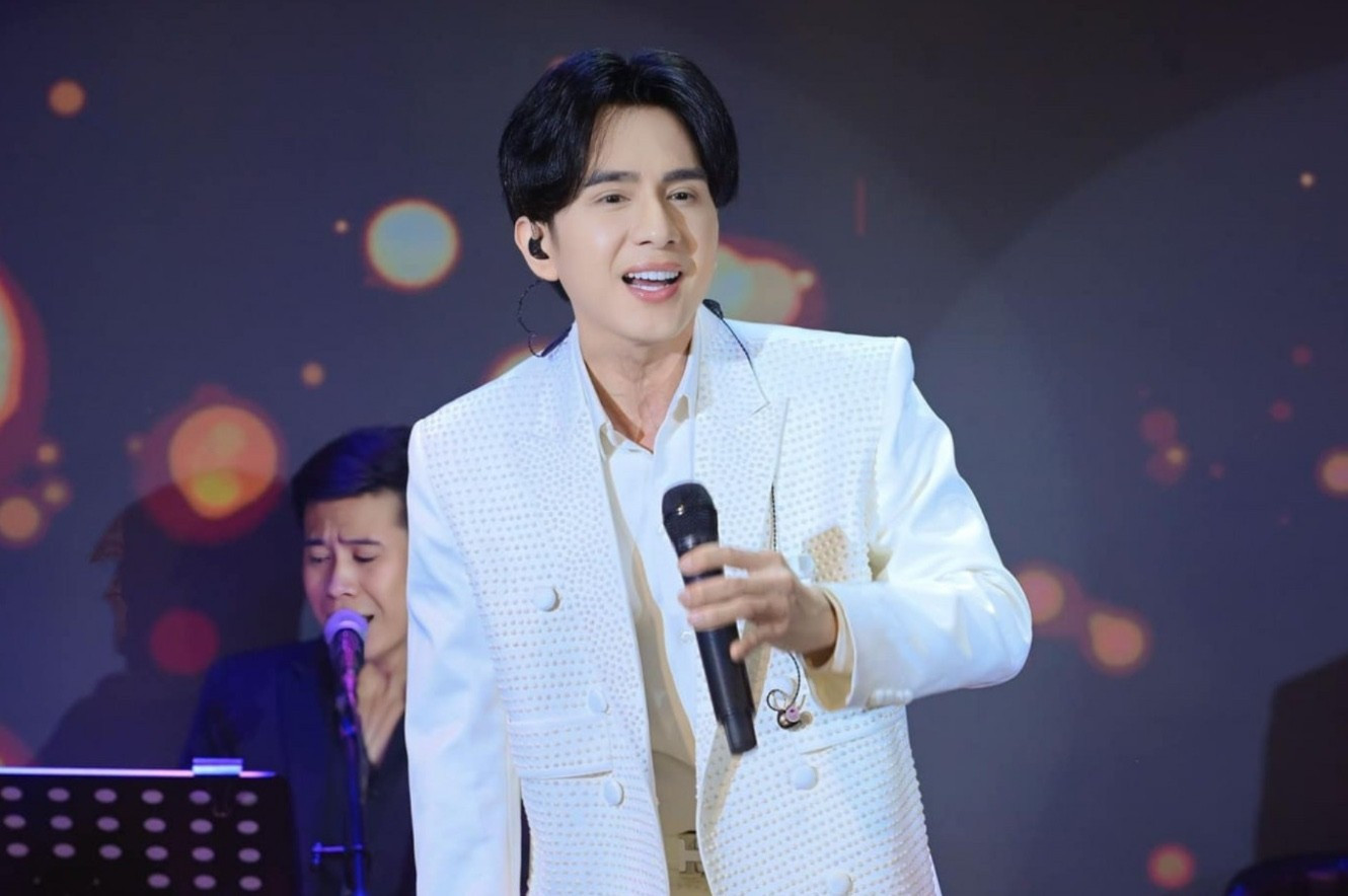 Hà Nội đề nghị ca sĩ Đan Trường không bắn pháo hoa trong concert- Ảnh 1. Hà Nội đề nghị ca sĩ Đan Trường không bắn pháo hoa trong concert- Ảnh 1.