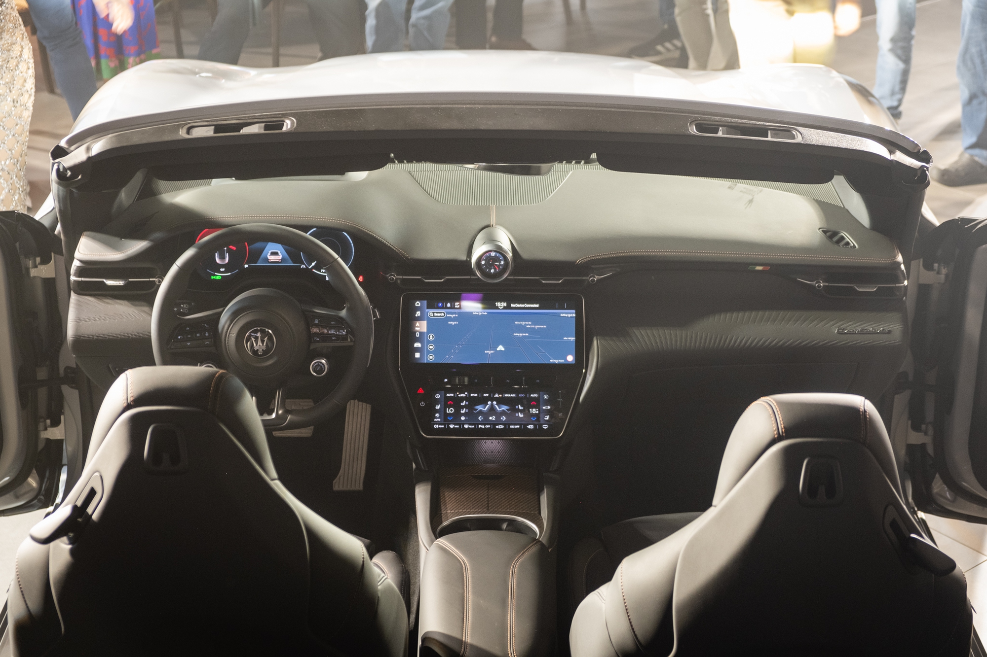 Maserati Grecale, GranCabrio bản điện ra mắt Việt Nam: Giá từ gần 5,5 tỷ đến hơn 13,3 tỷ đồng, mạnh ngang siêu xe, chạy tới 500km/sạc- Ảnh 8. Maserati Grecale, GranCabrio bản điện ra mắt Việt Nam: Giá từ gần 5,5 tỷ đến hơn 13,3 tỷ đồng, mạnh ngang siêu xe, chạy tới 500km/sạc- Ảnh 8.